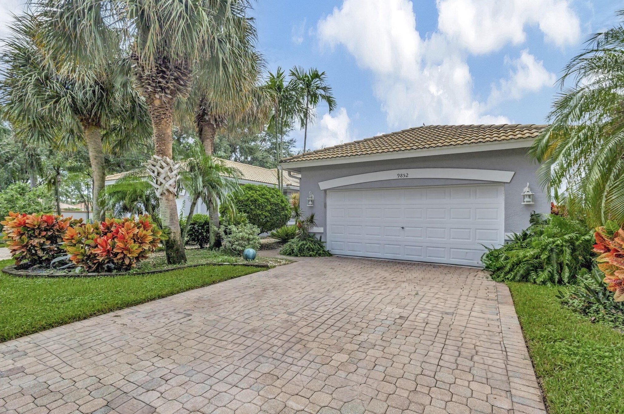 9852 Crescent View Dr, Boynton Beach, FL 33437