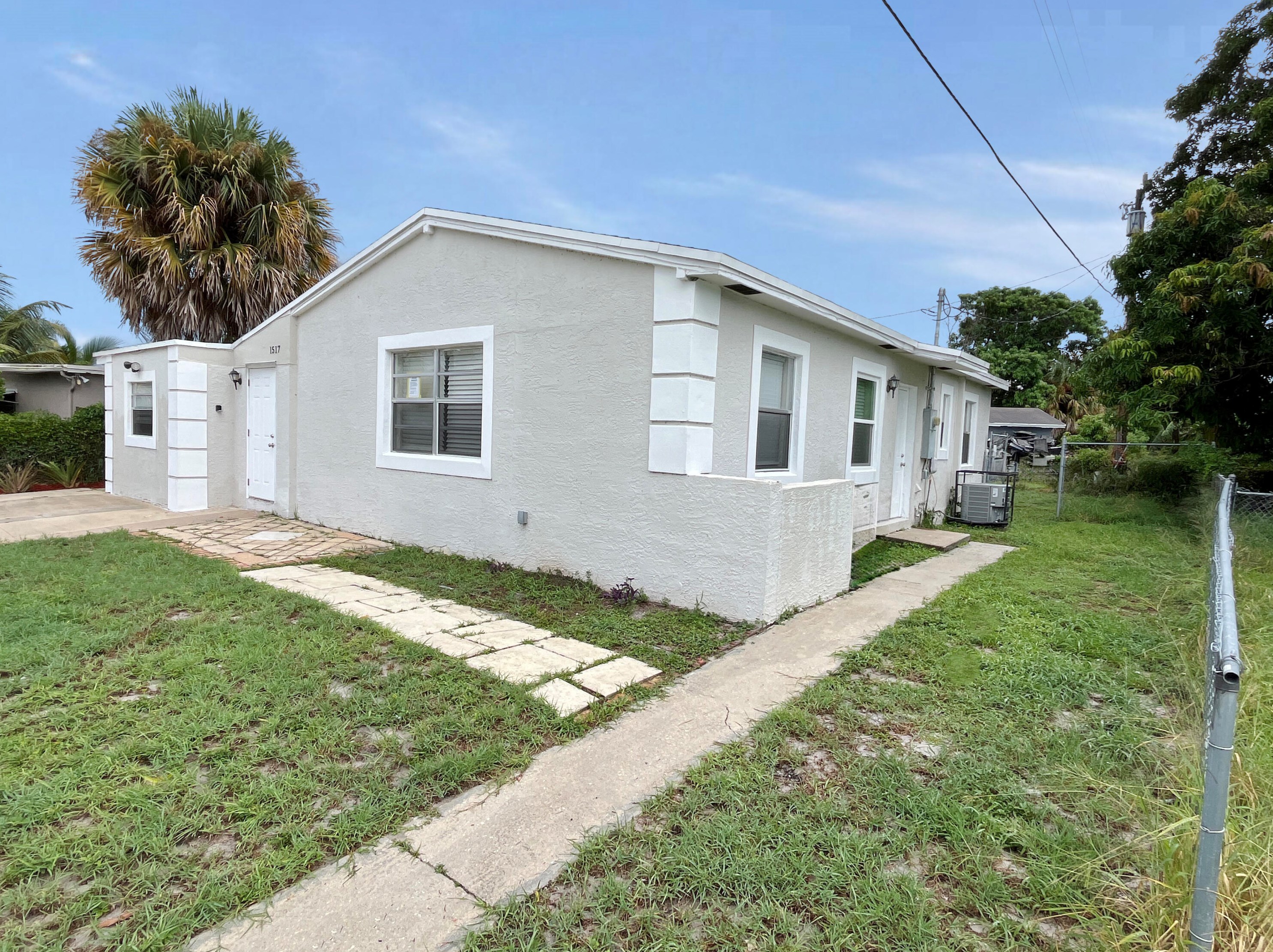 1517 14th Ave, Lake Worth, FL 33460-1718