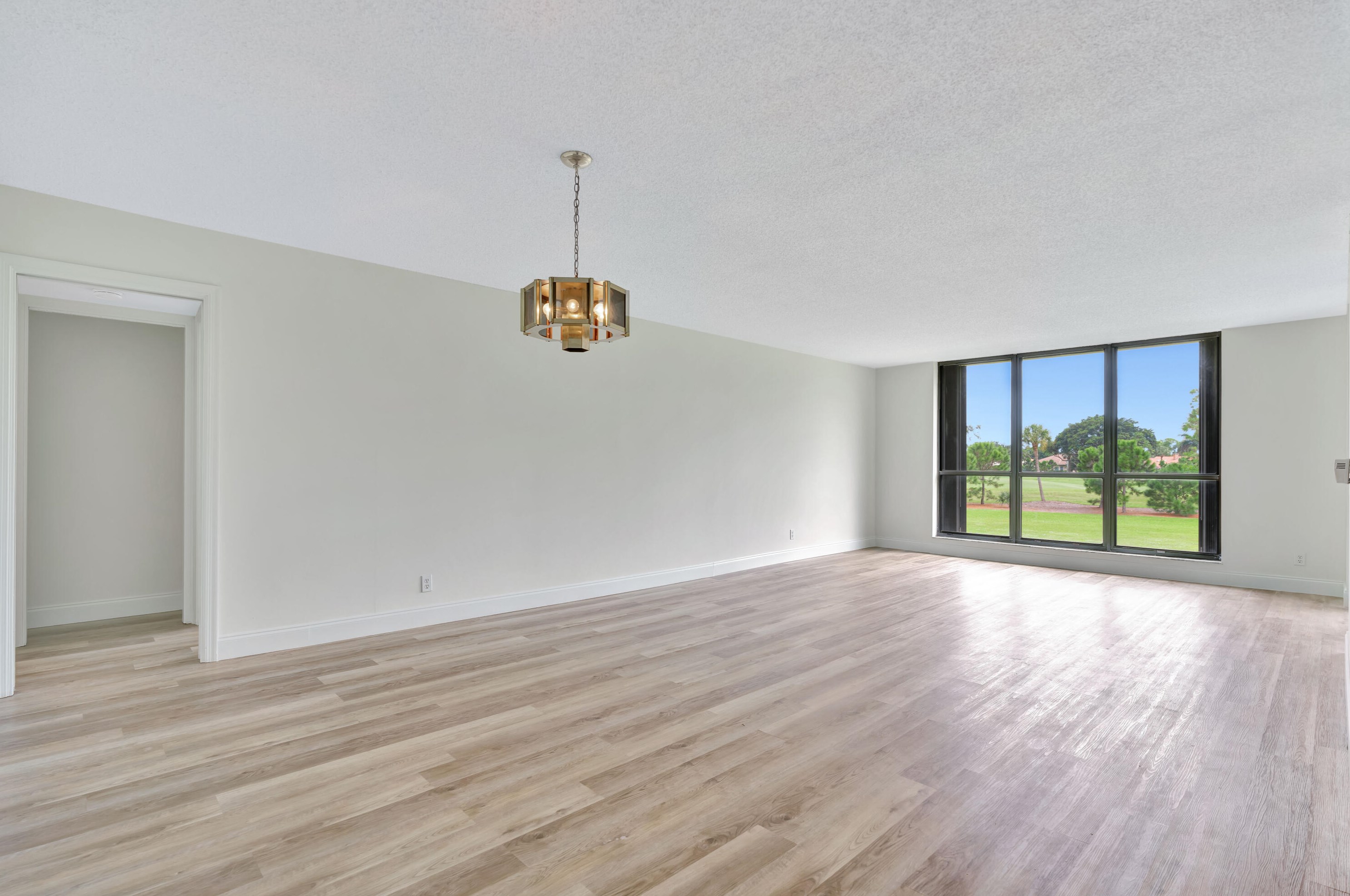 5350 Woodland Lakes Dr #208, West Palm Beach, FL 33418