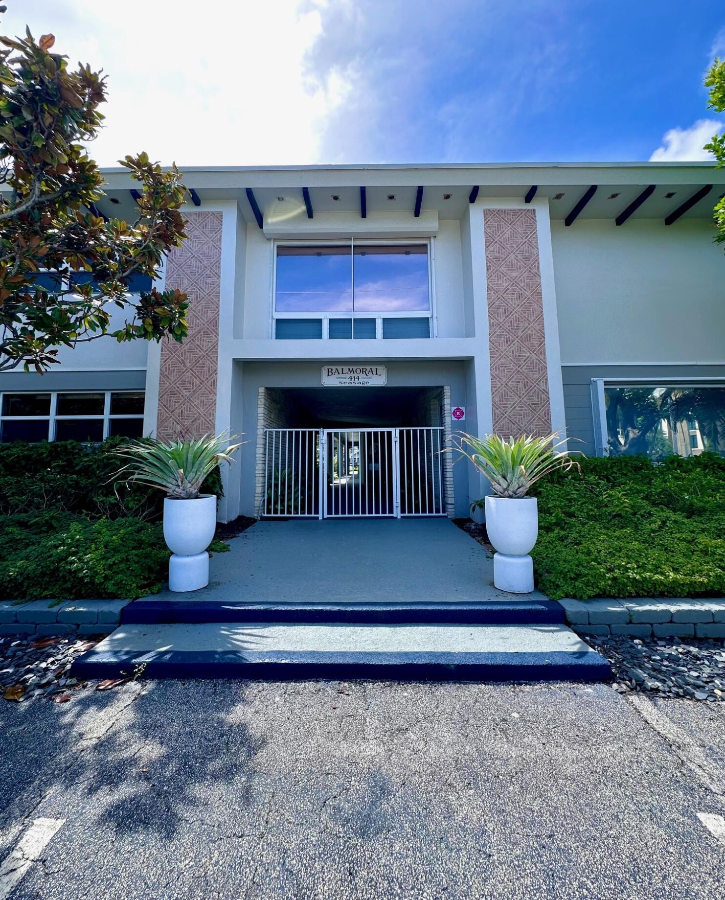 414 Seasage Dr, Delray Beach, FL 33483-6734