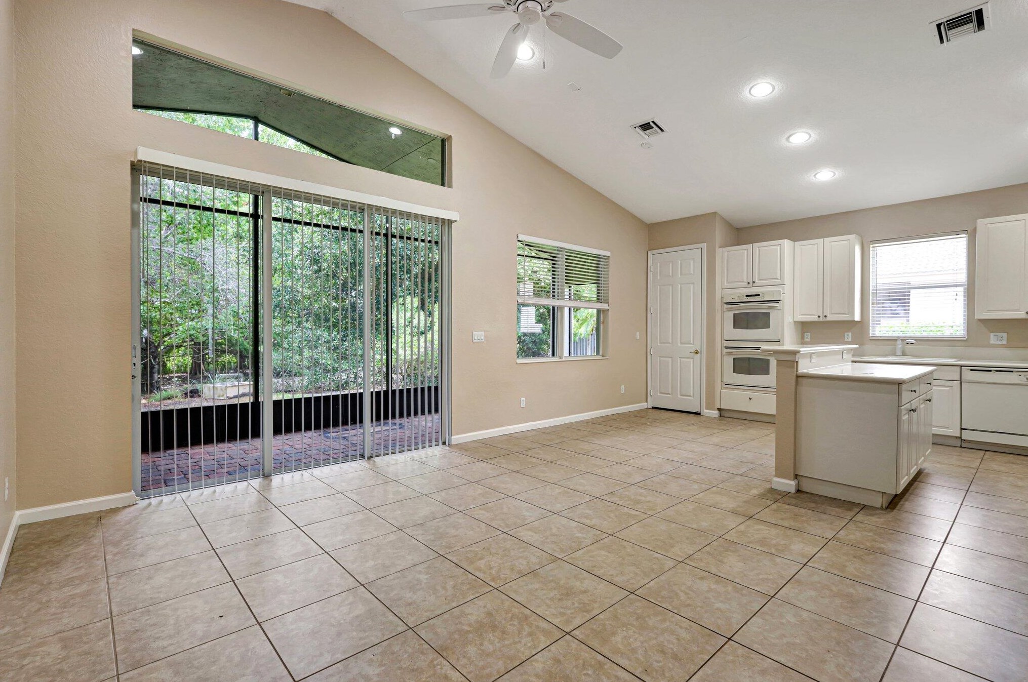 2280 Newport Is Blvd, Fort Pierce FL 34953-4587 exterior