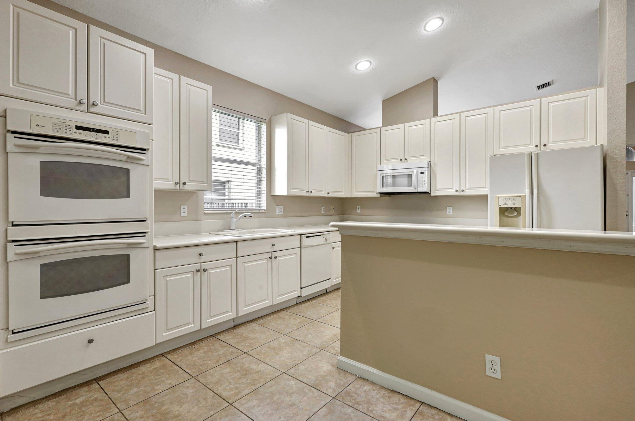 2280 Newport Is Blvd, Fort Pierce FL 34953-4587 exterior