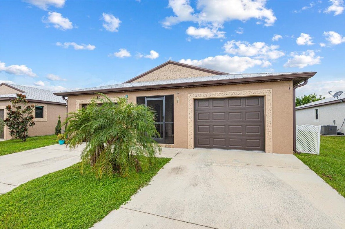 32 Nogales Way, Port Saint Lucie, FL 34952