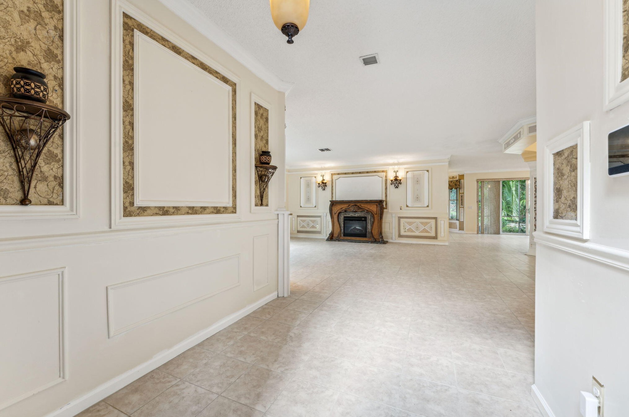 2011 Reston Cir, West Palm Beach, FL 33411