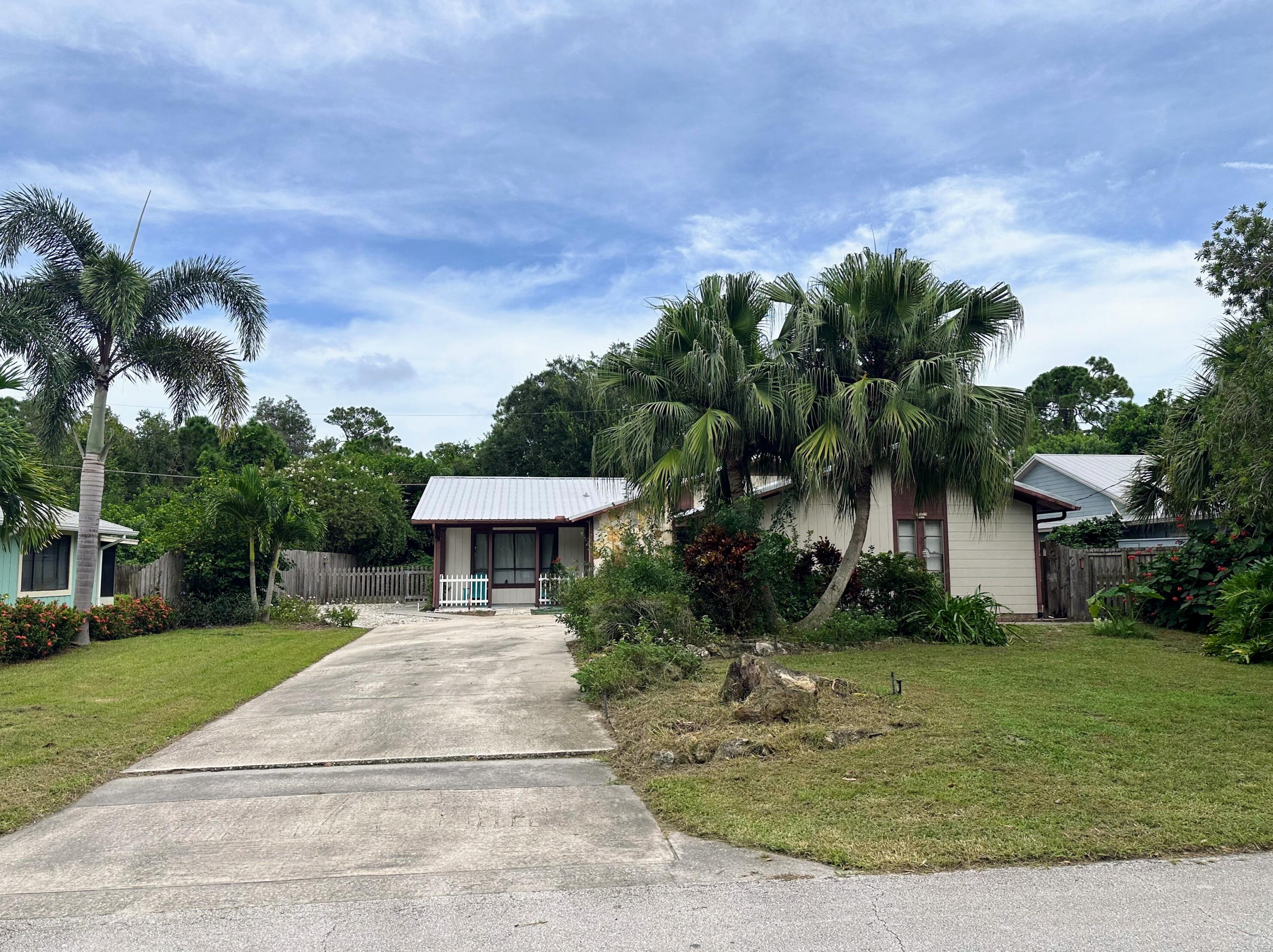2316 44th Ave, Vero Beach, FL 32966-2043
