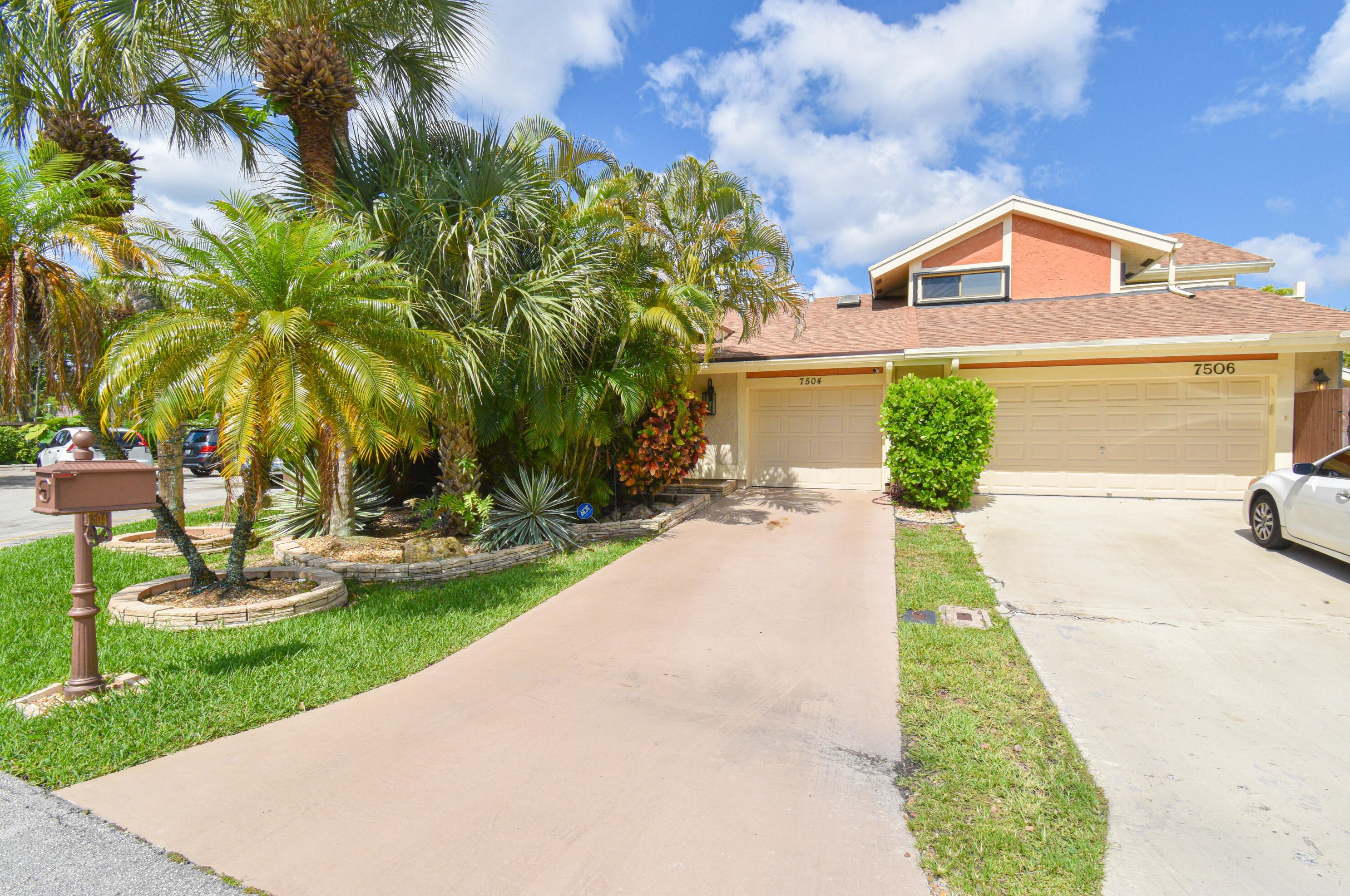 7504 Sierra Dr E, Boca Raton, FL 33433