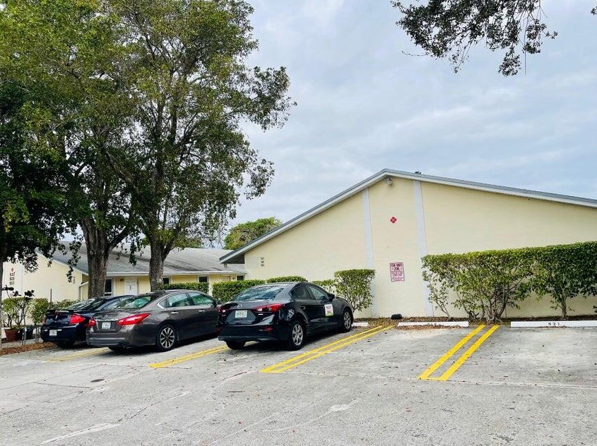 519 Nathan Hale Rd, West Palm Beach, FL 33405-4325