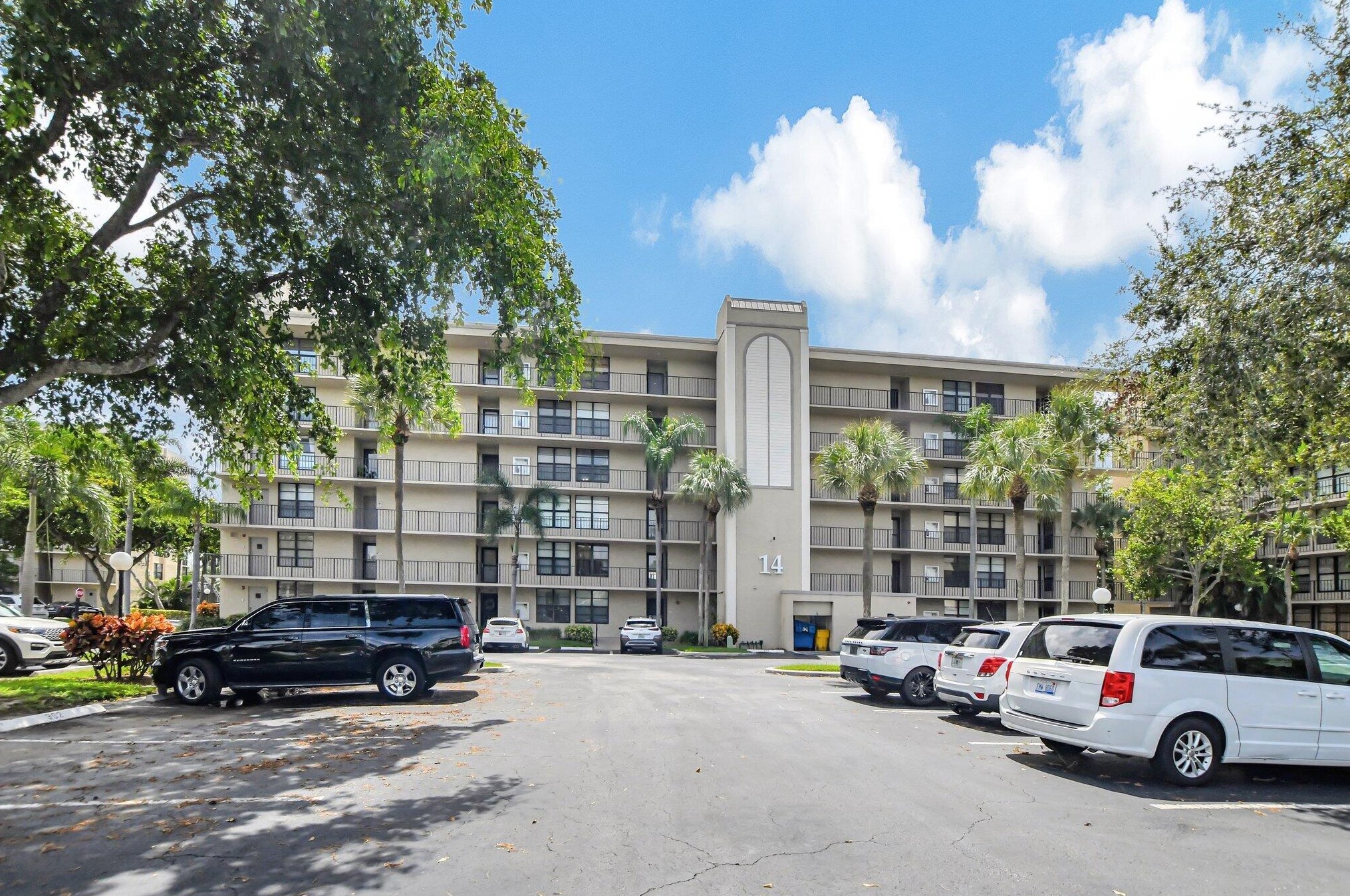 14 Royal Palm Way #102, Boca Raton, FL 33432