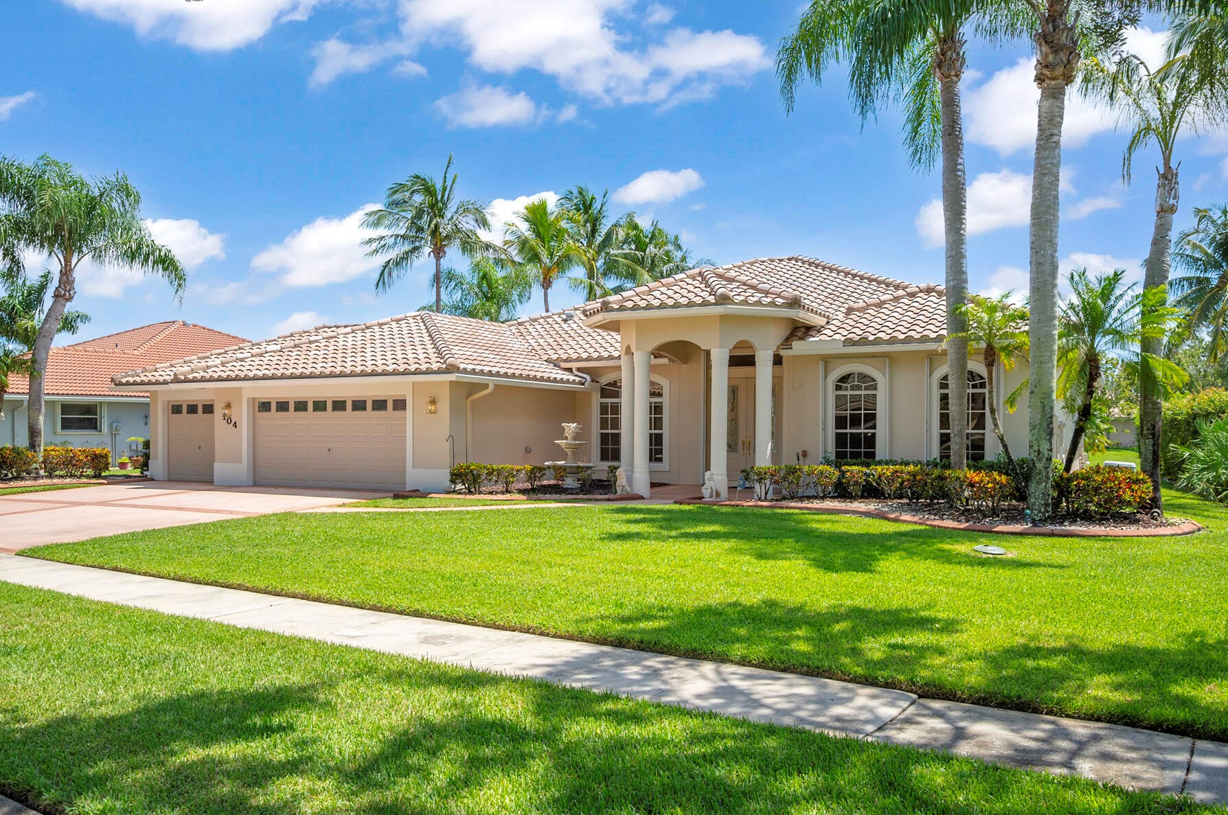 104 Cypress Crescent, West Palm Beach, FL 33411