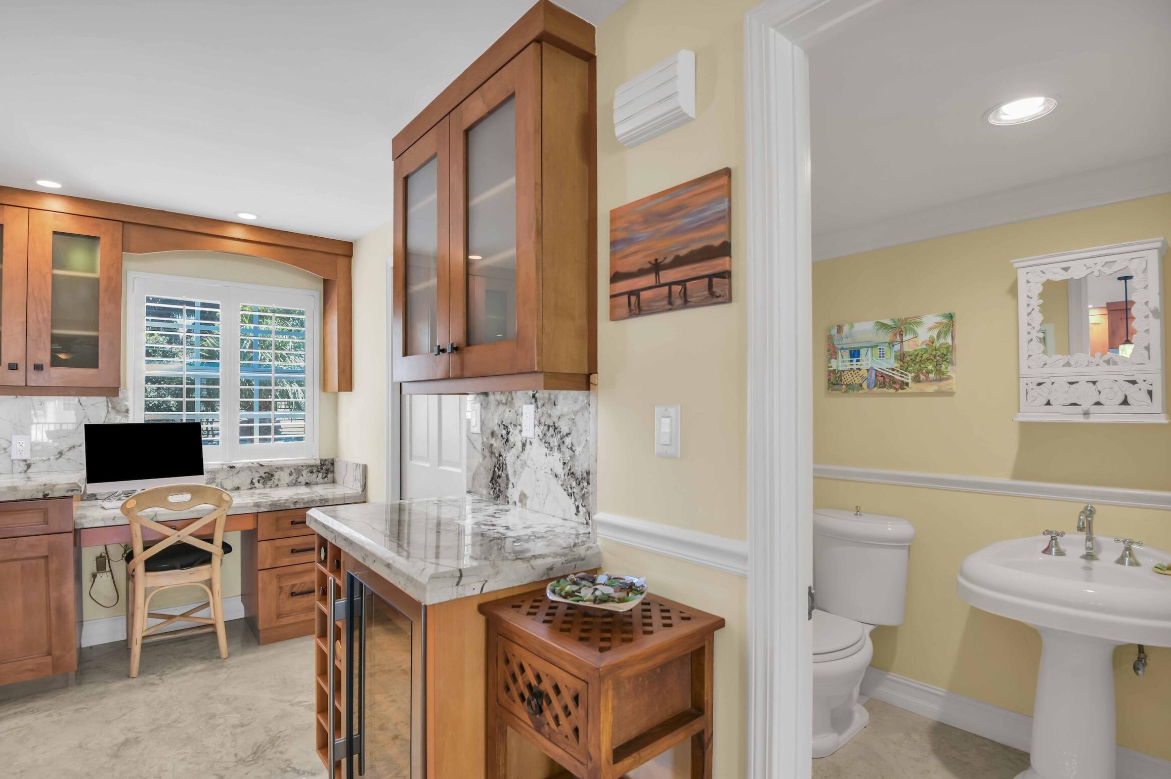 2000 Ocean Blvd, Delray Beach FL  33483-6436 exterior