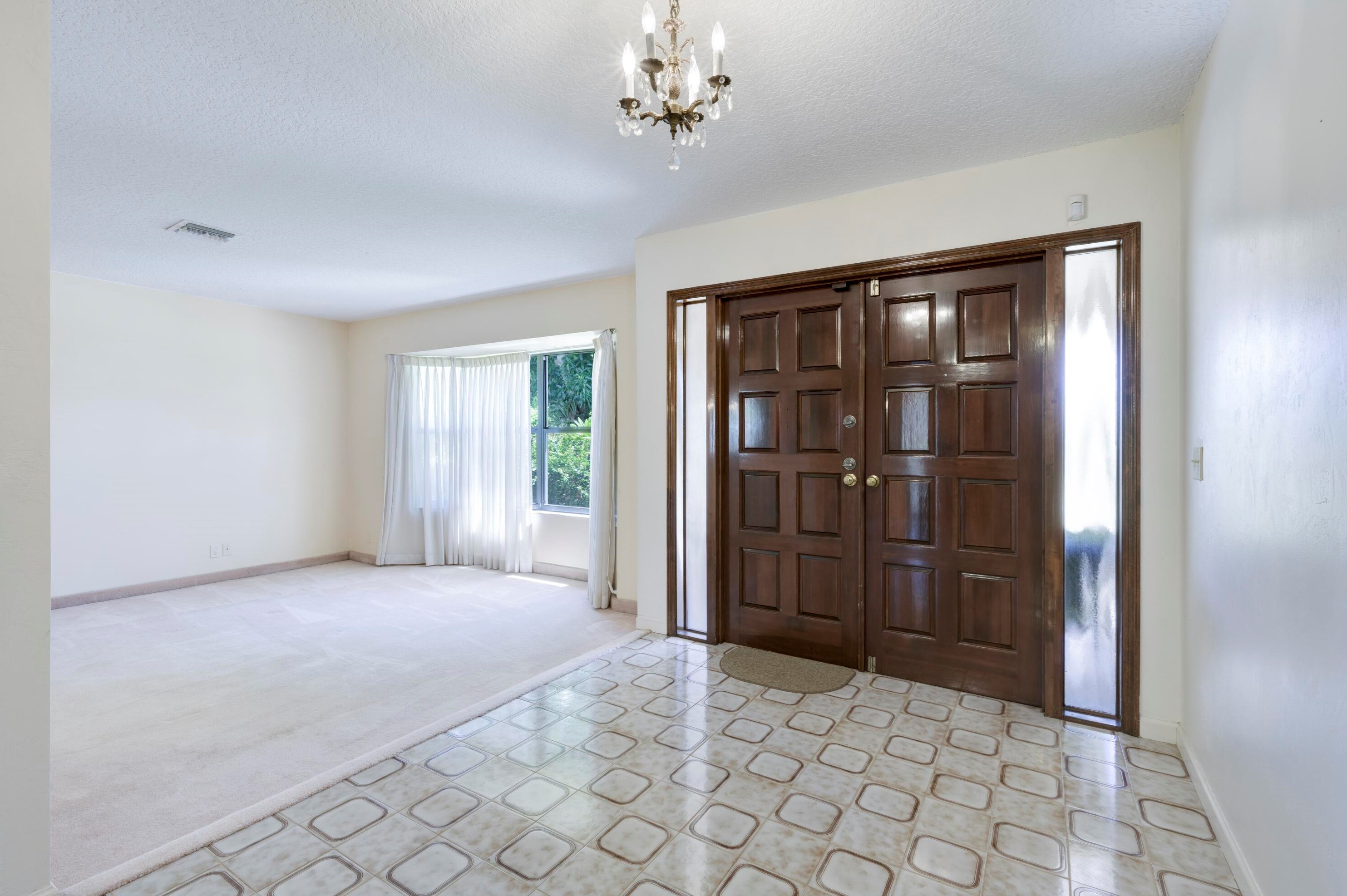 2583 W Carandis Rd, West Palm Beach, FL 33406