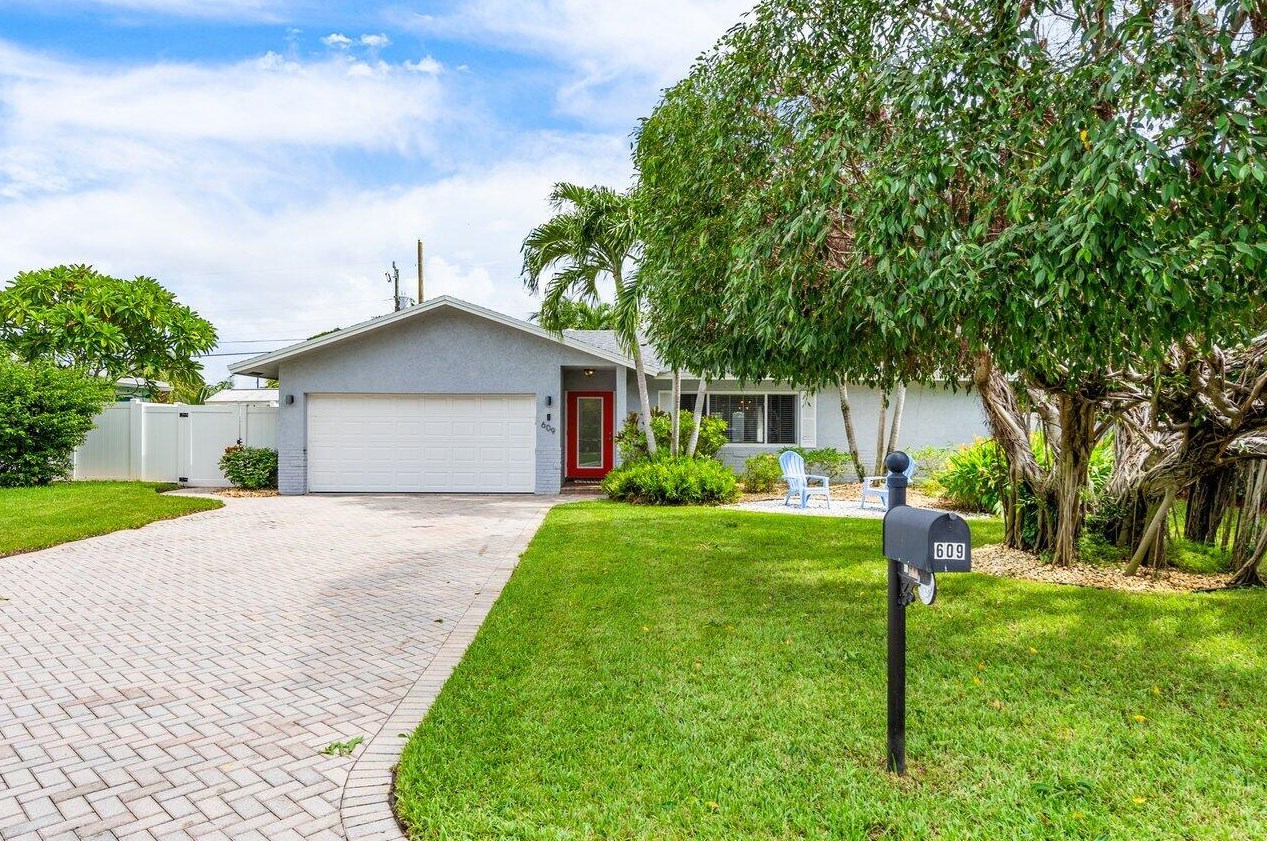 609 Heron Dr, Delray Beach, FL 33444-1877