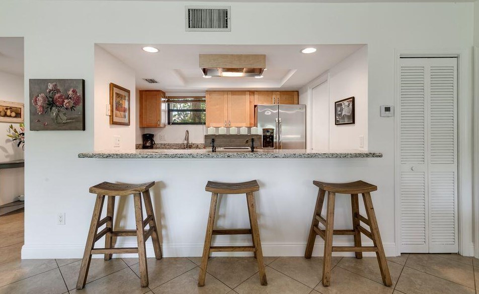 11863 Wimbledon Cir #413, West Palm Beach, FL 33414