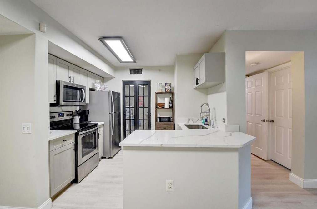 1003 Villa Cir, Boynton Beach, FL 33435