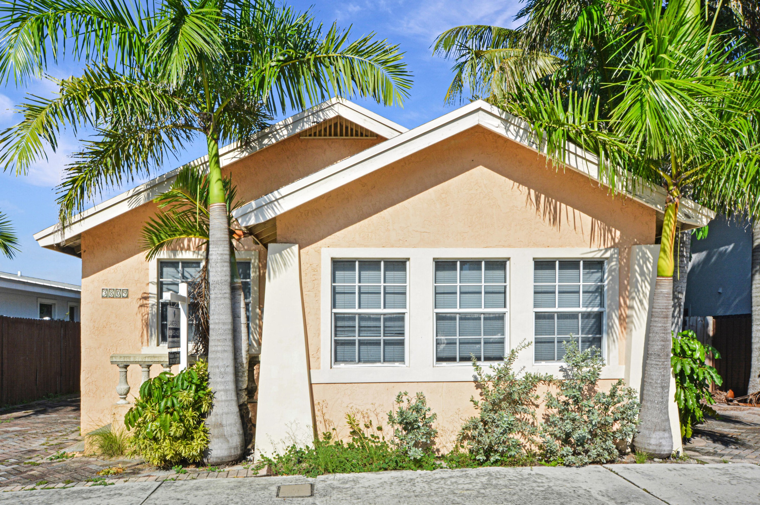 3809 Olive Ave, West Palm Beach, FL 33405-2335