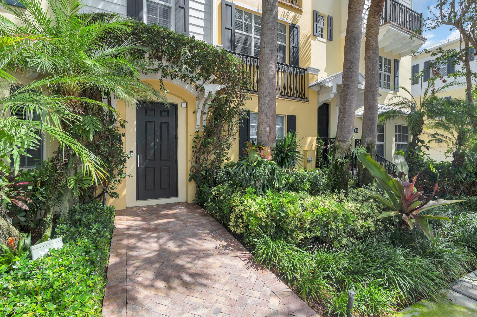307 Flamingo Dr, West Palm Beach, FL 33401-7721