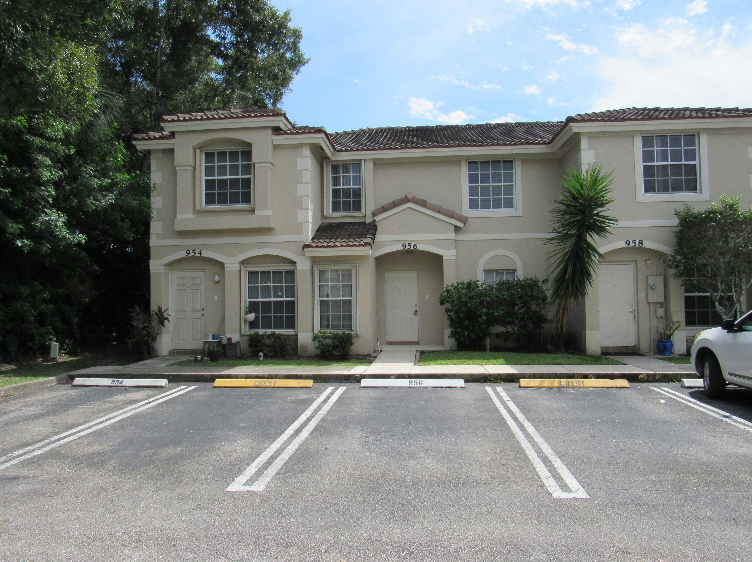 956 Summit Lake Dr, West Palm Beach, FL 33406