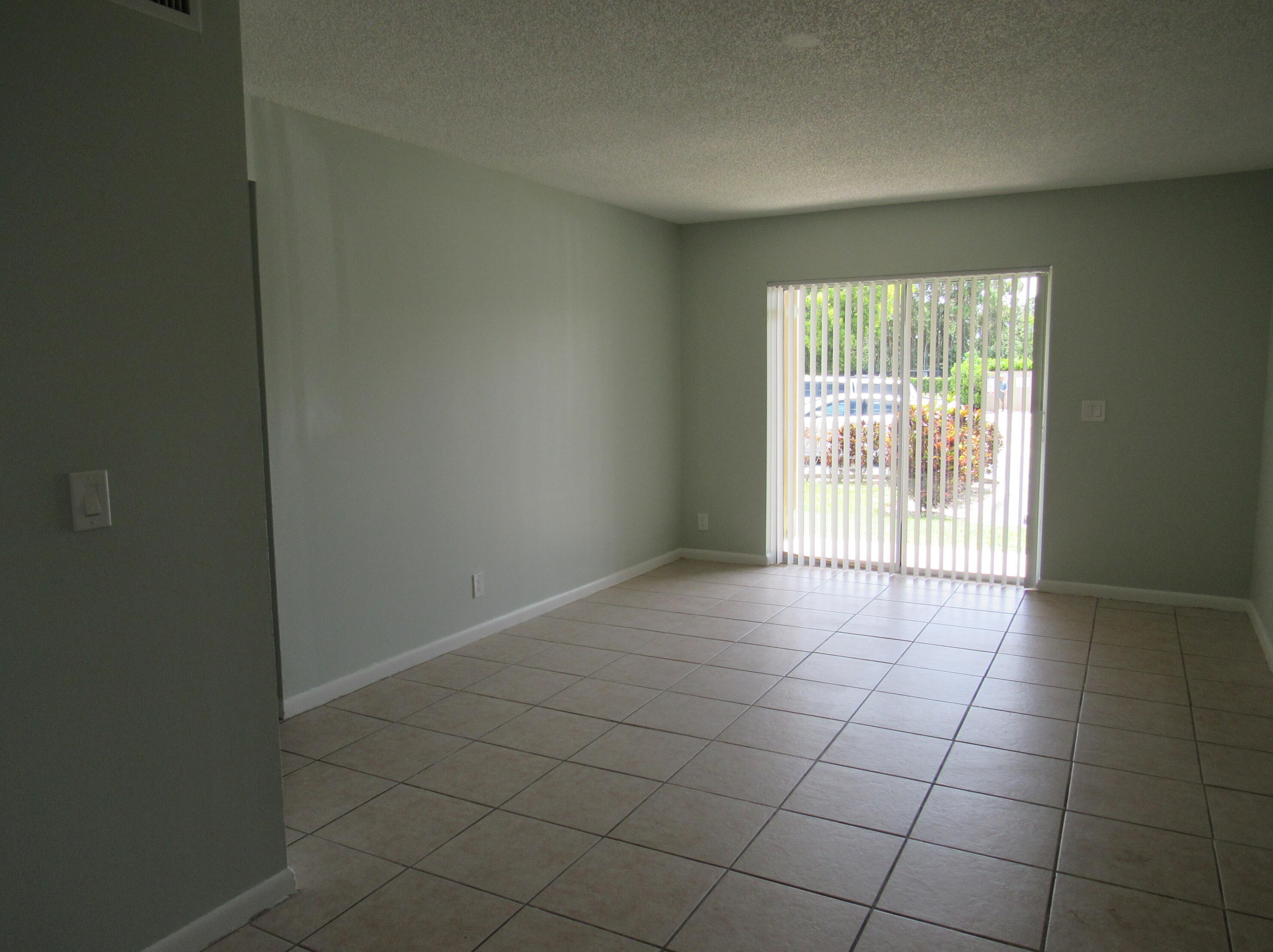 1822 Abbey Rd #108, West Palm Beach, FL 33415