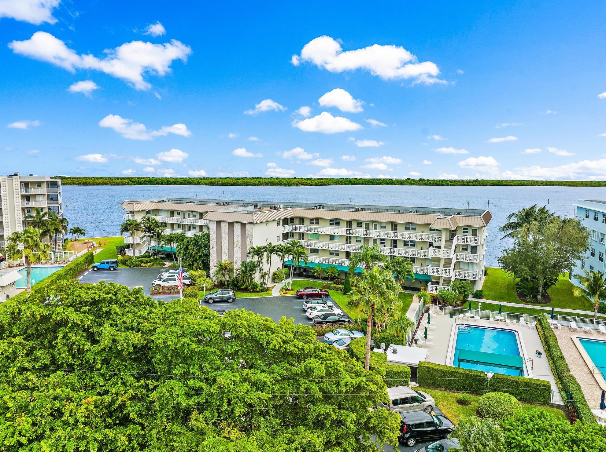 52 Yacht Club Dr #209, West Palm Beach, FL 33408