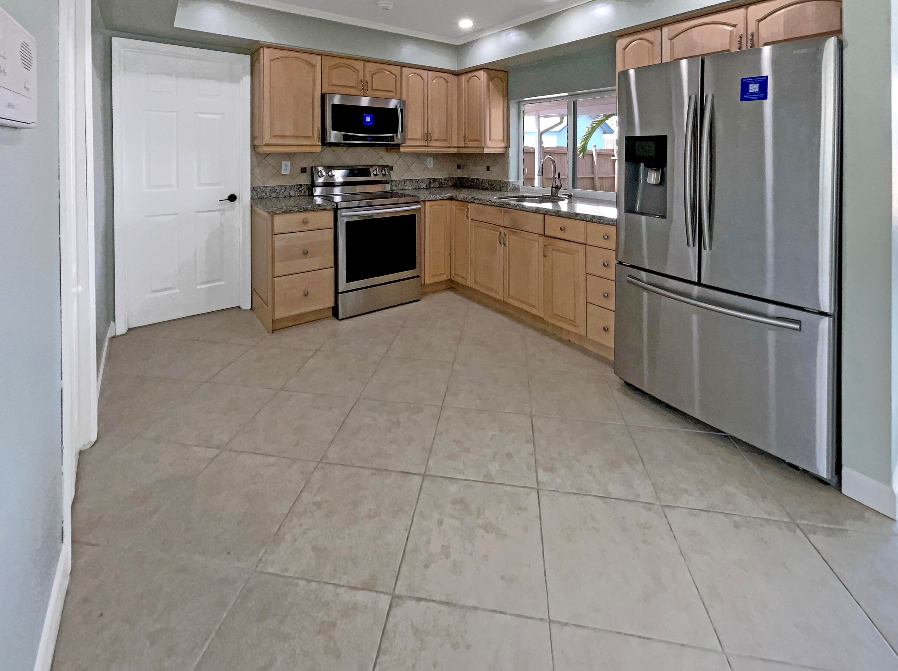 8651 Nw 16th St, Hollywood, FL 33024