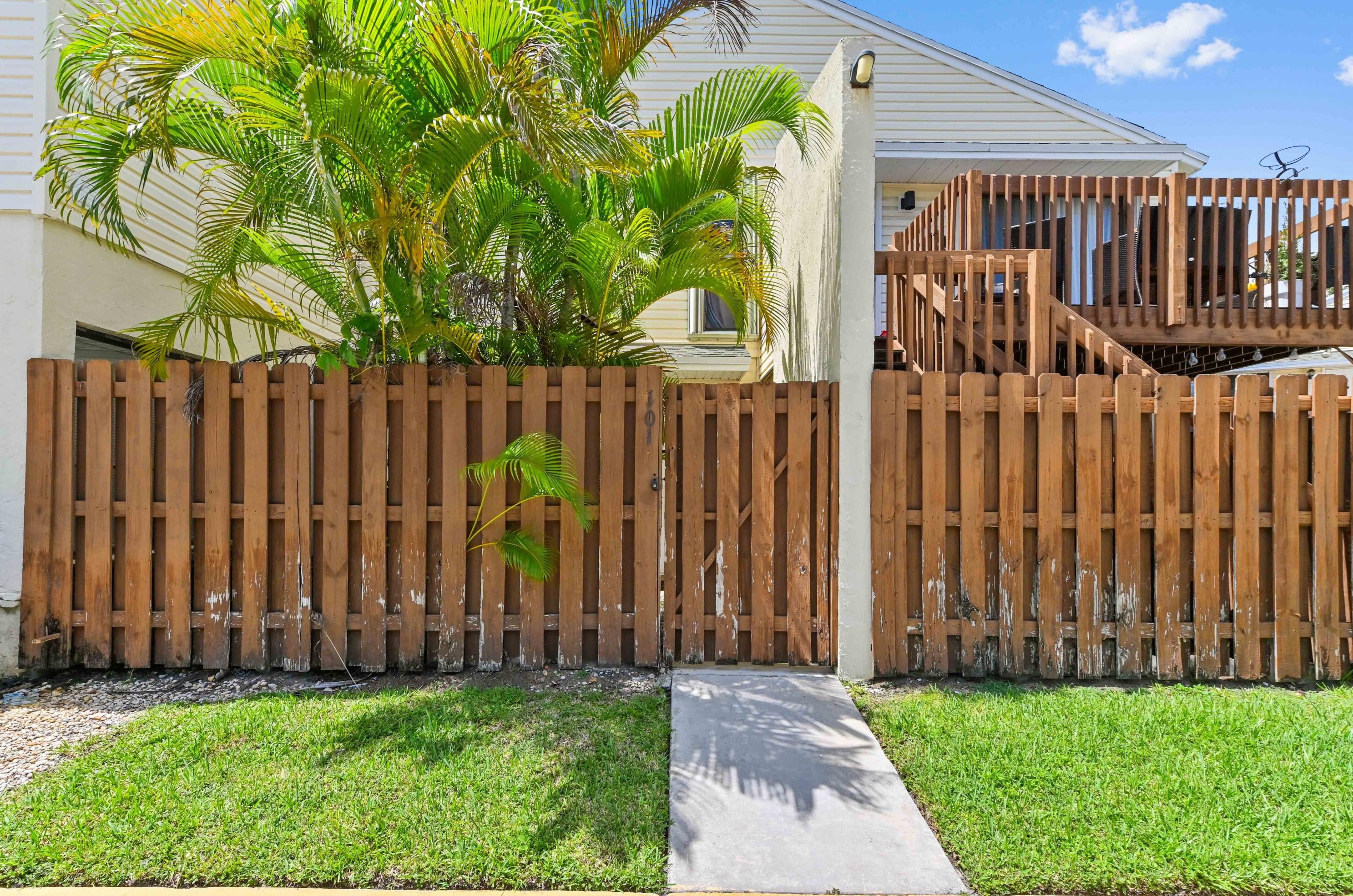 645 Executive Center Dr, West Palm Beach, FL 33401-4932