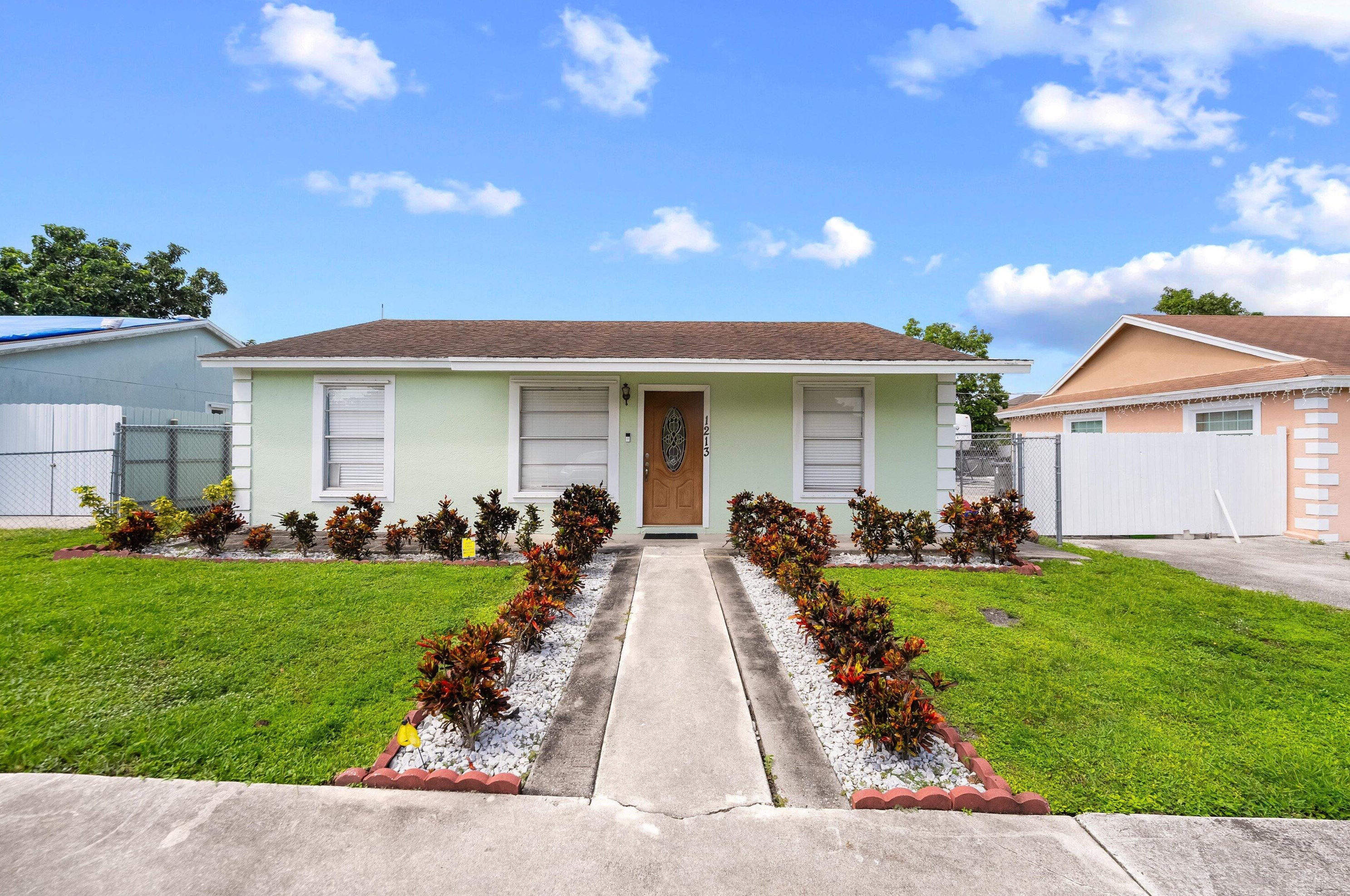 1213 Sunrise Rd, West Palm Beach, FL 33406-4936