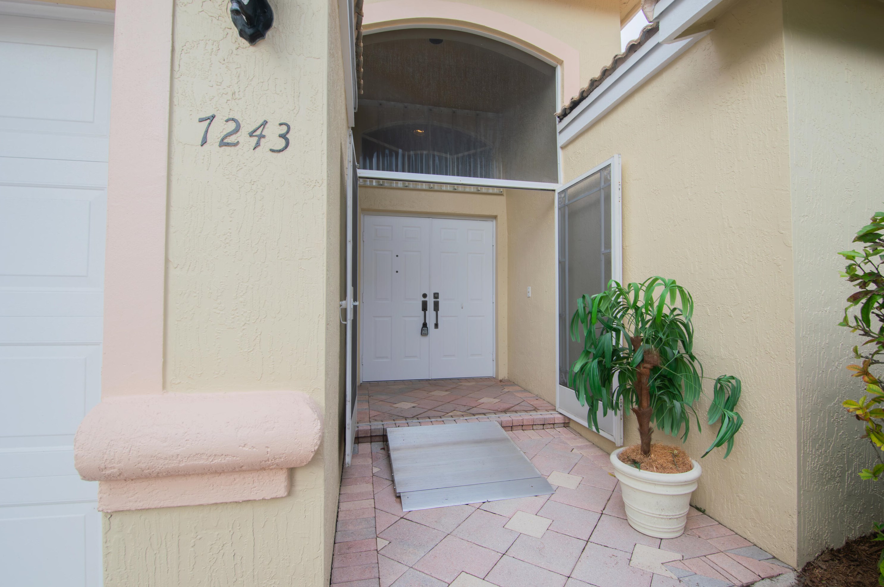 7243 Modena Dr, Boynton Beach, FL 33437
