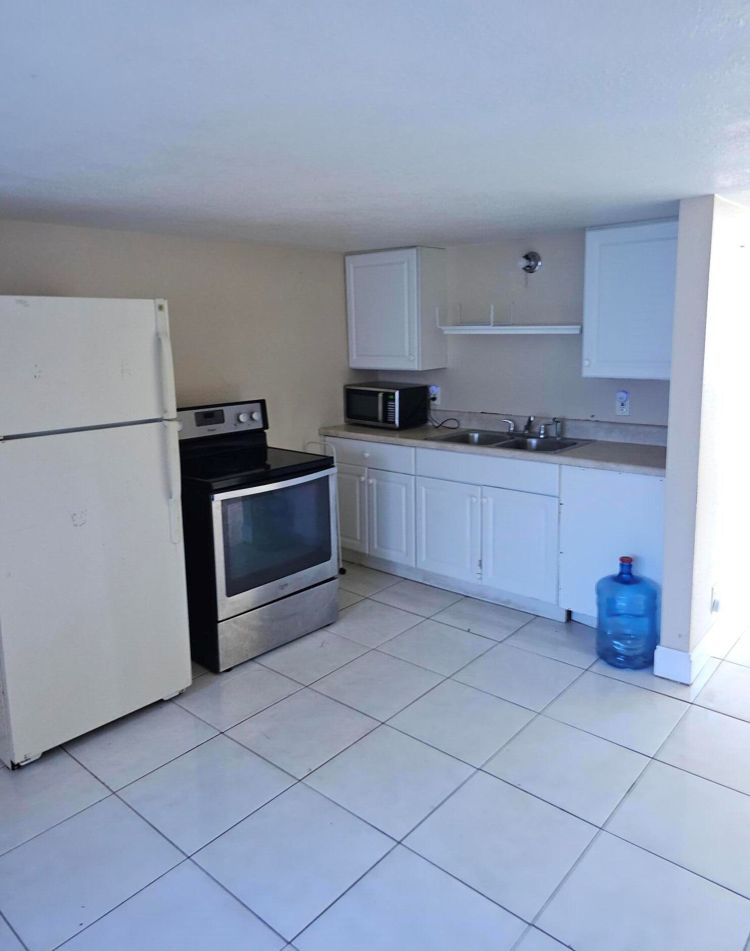 112 Se 9th Ave #efficiency, Boynton Beach, FL 33435