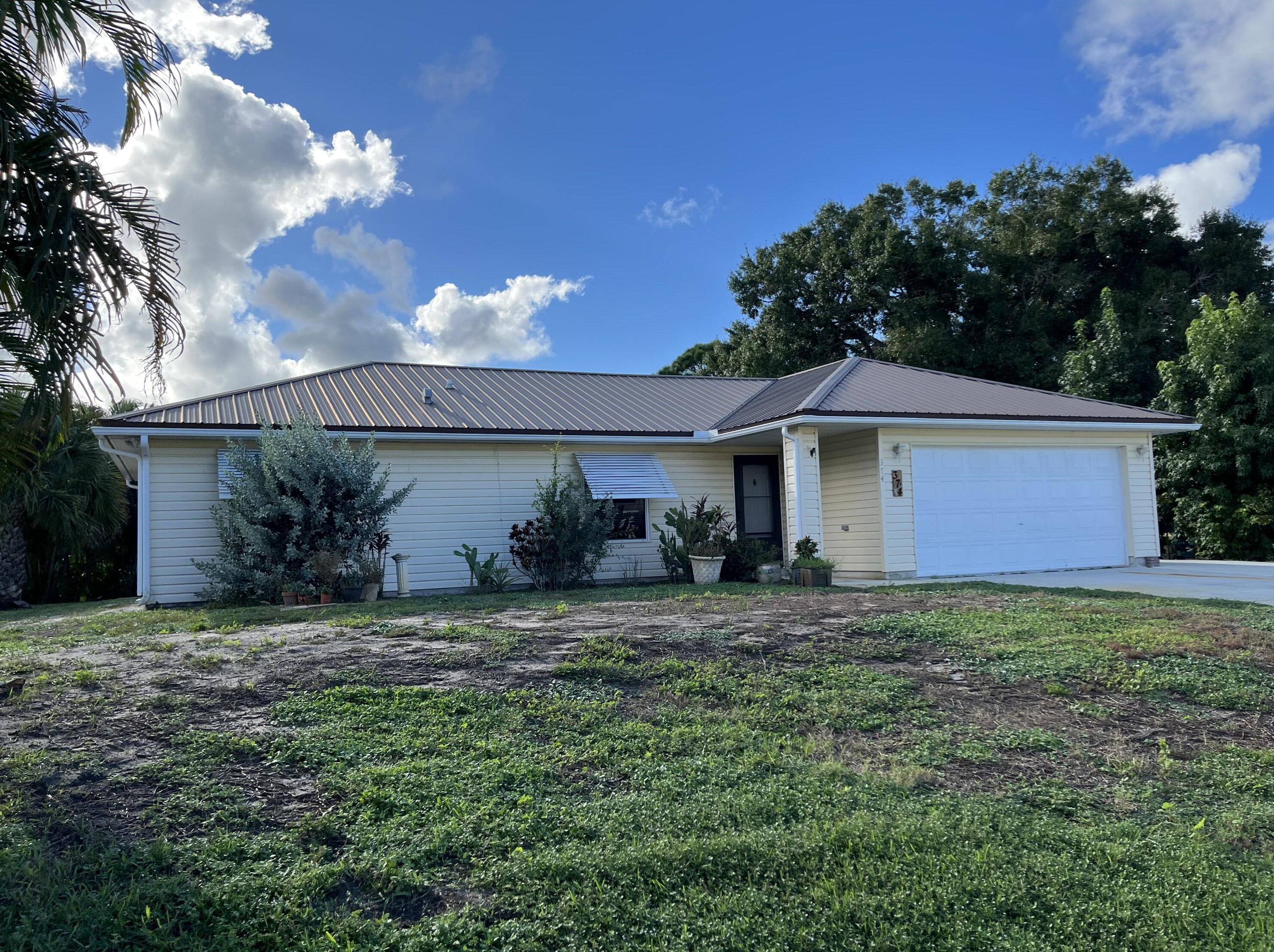 374 Benschop St, Sebastian, FL 32958