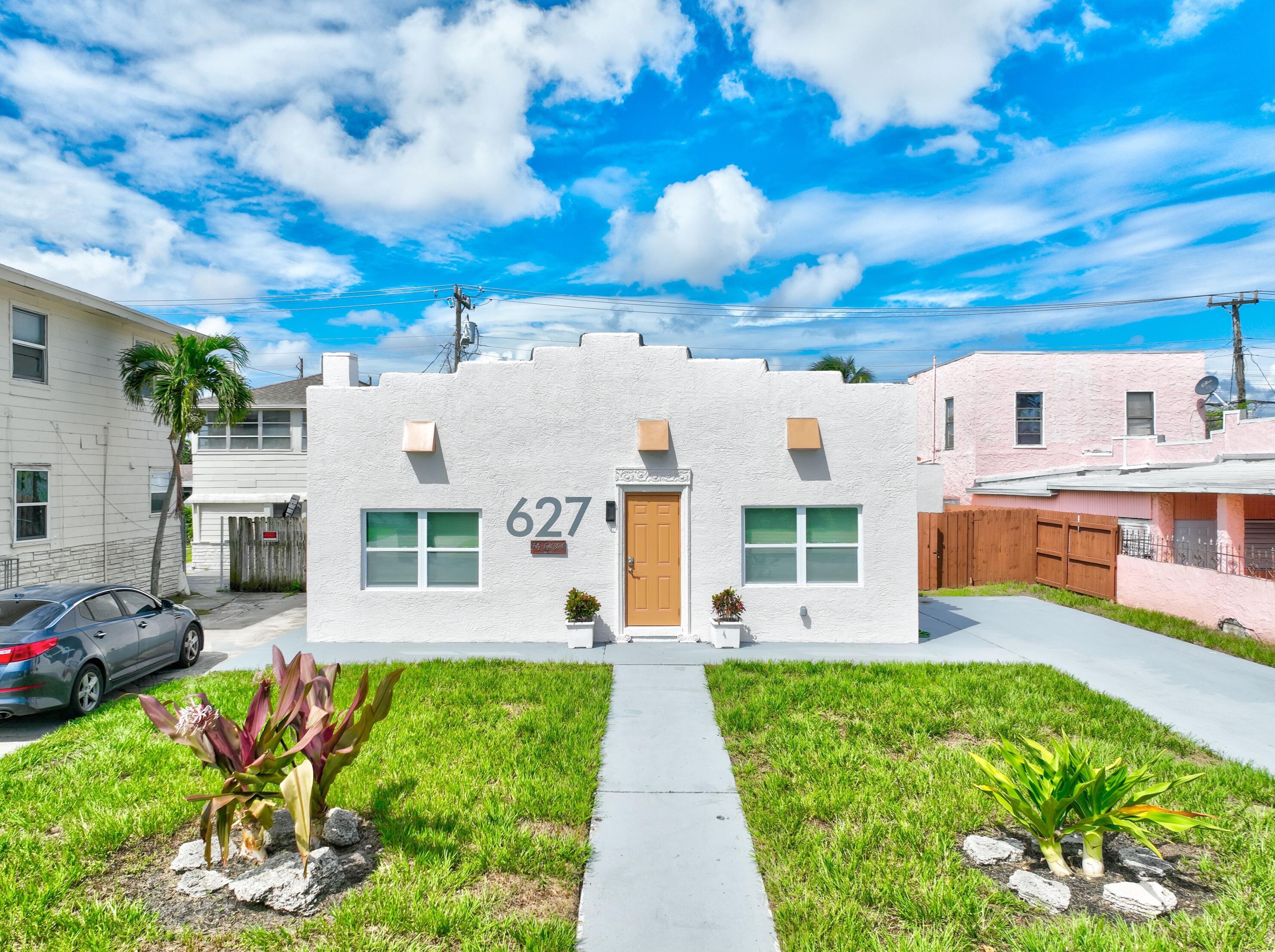 627 58th St, West Palm Beach, FL 33407-2521