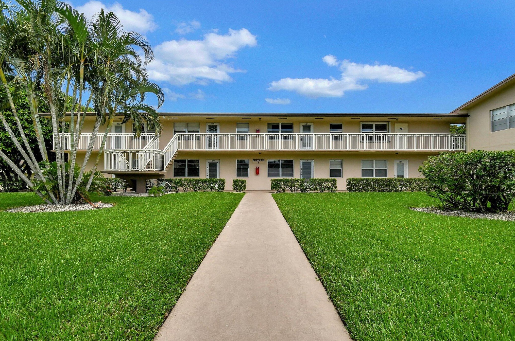 327 Chatham P, West Palm Beach, FL 33417