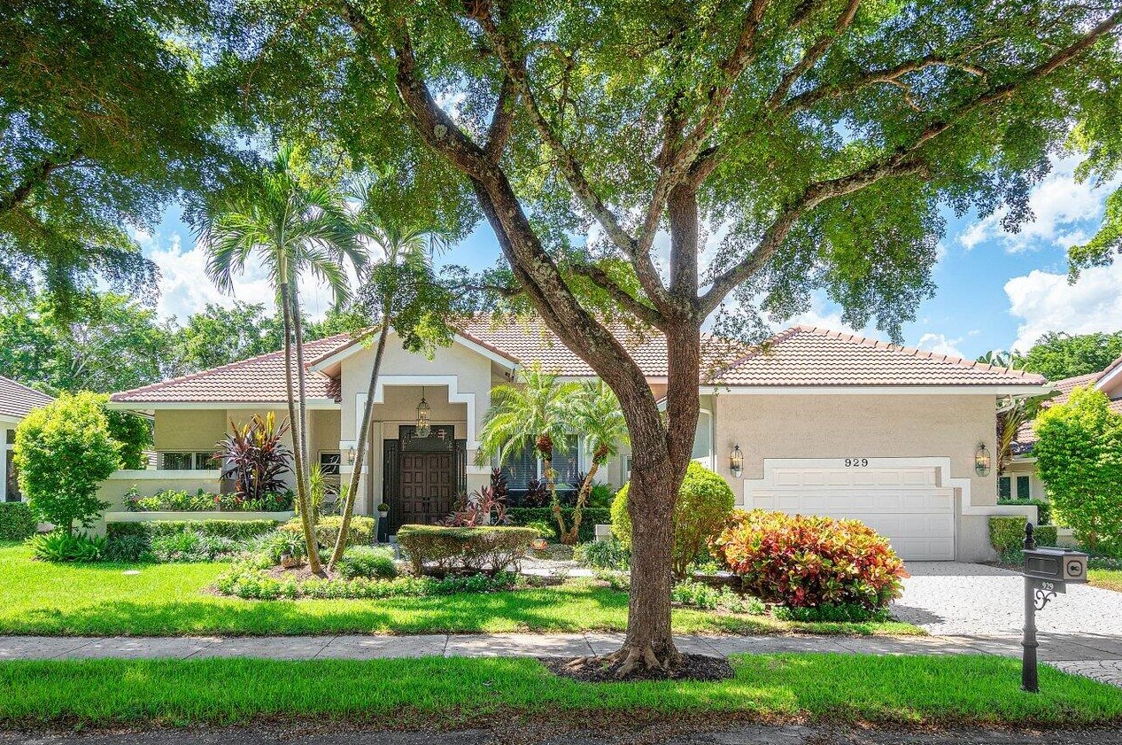 929 Parkside Cir N, Boca Raton, FL 33486