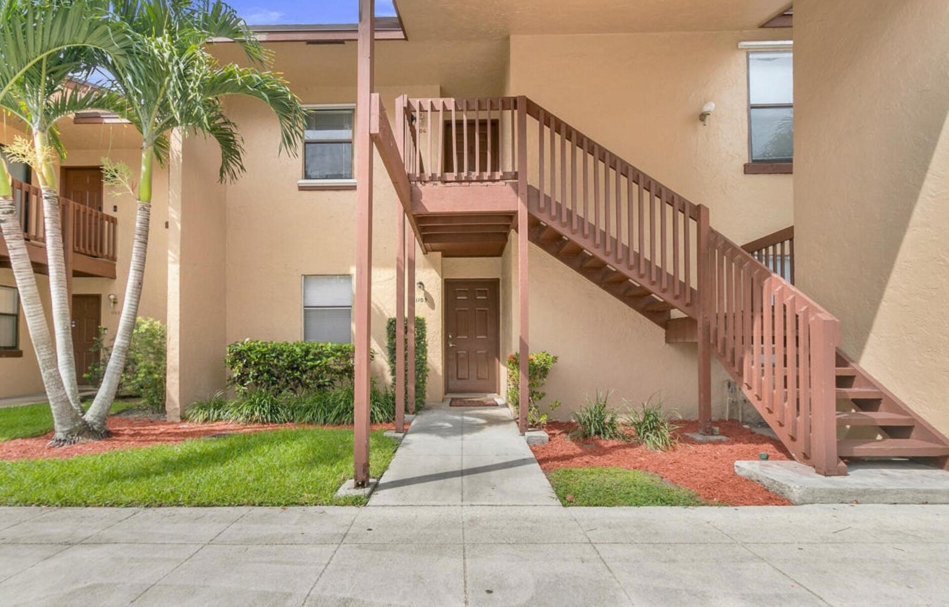 1105 Lakeview Dr, West Palm Beach, FL 33411-8773