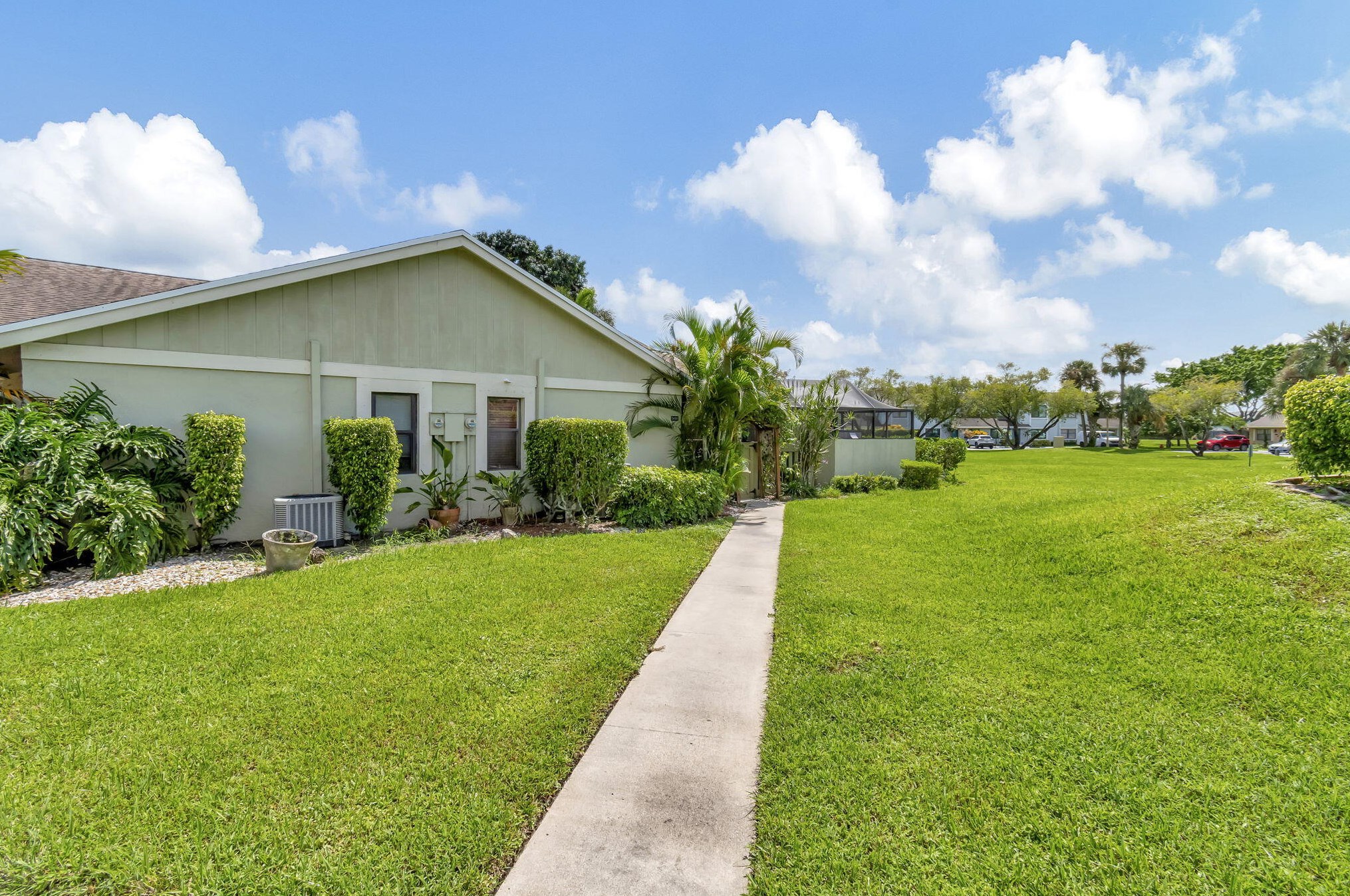 5696 Northpointe Ln, Boynton Beach, FL 33437