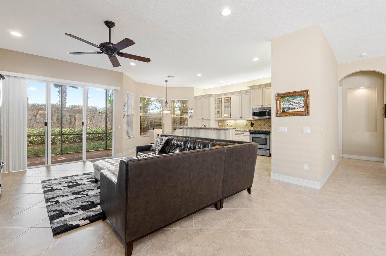 6762 Watertown Dr, Boynton Beach, FL 33437