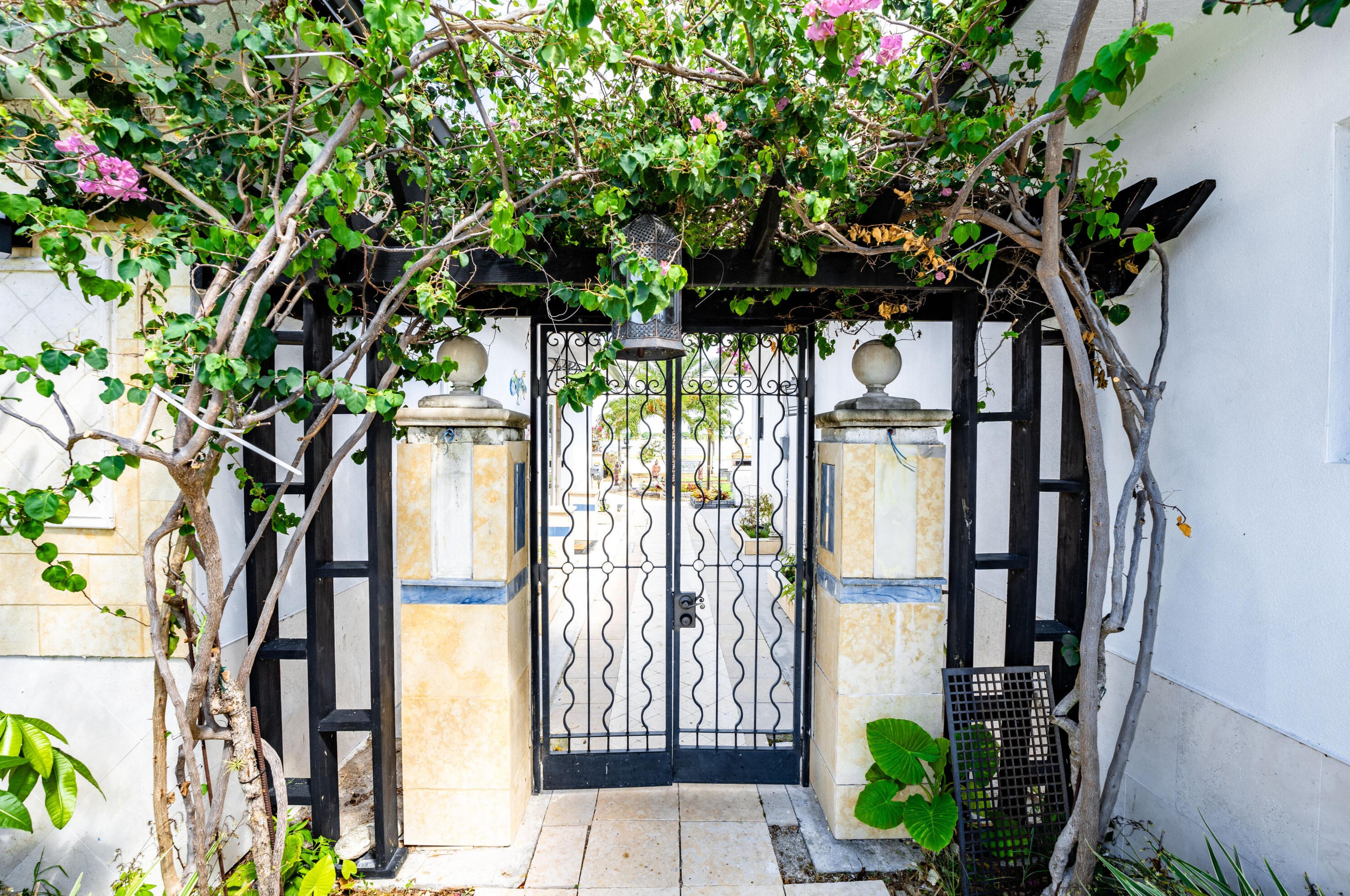 1325 N Mangonia Dr, West Palm Beach, FL 33401