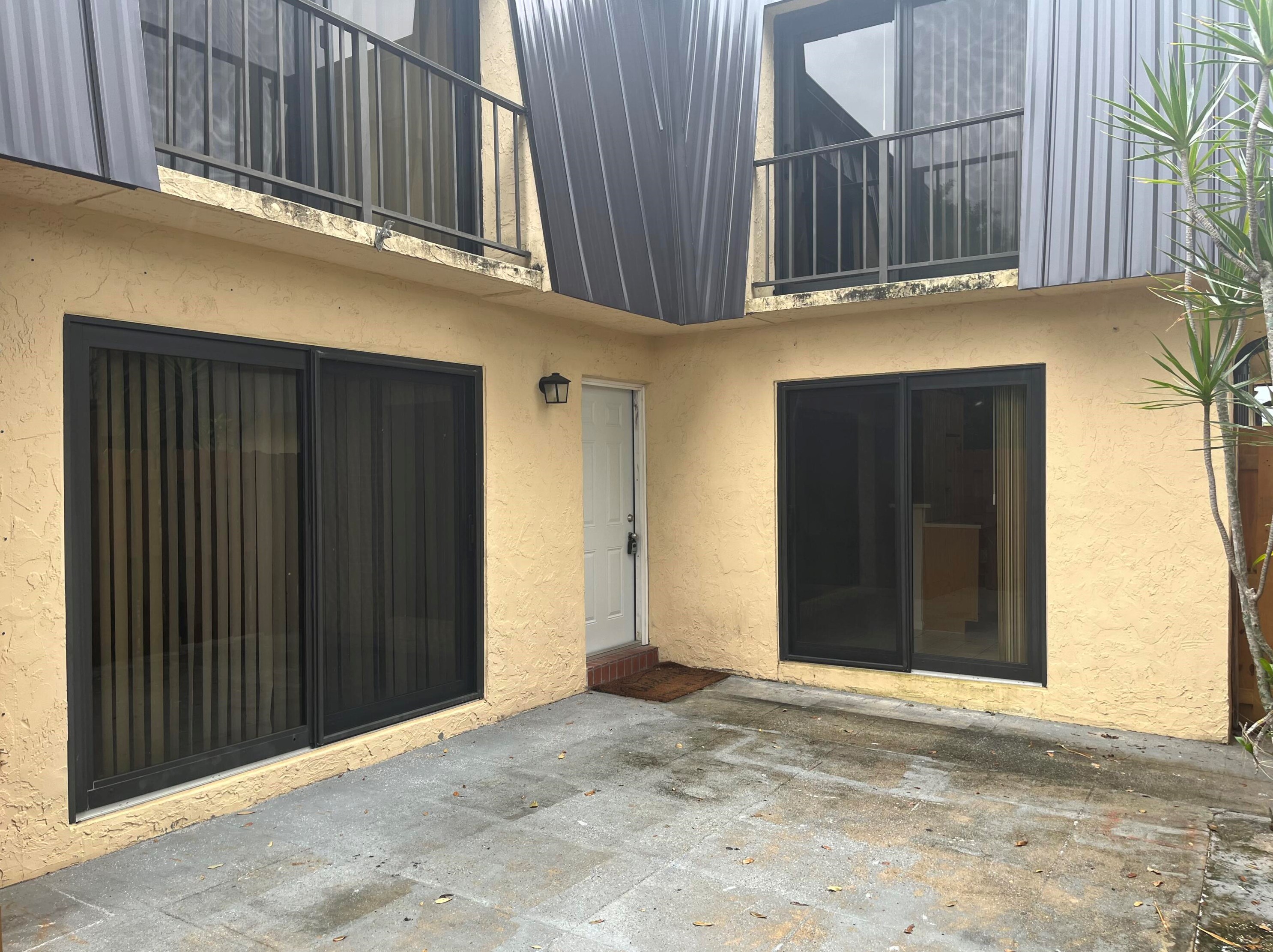 2478 Waterside Dr, Lake Worth, FL 33461-2560