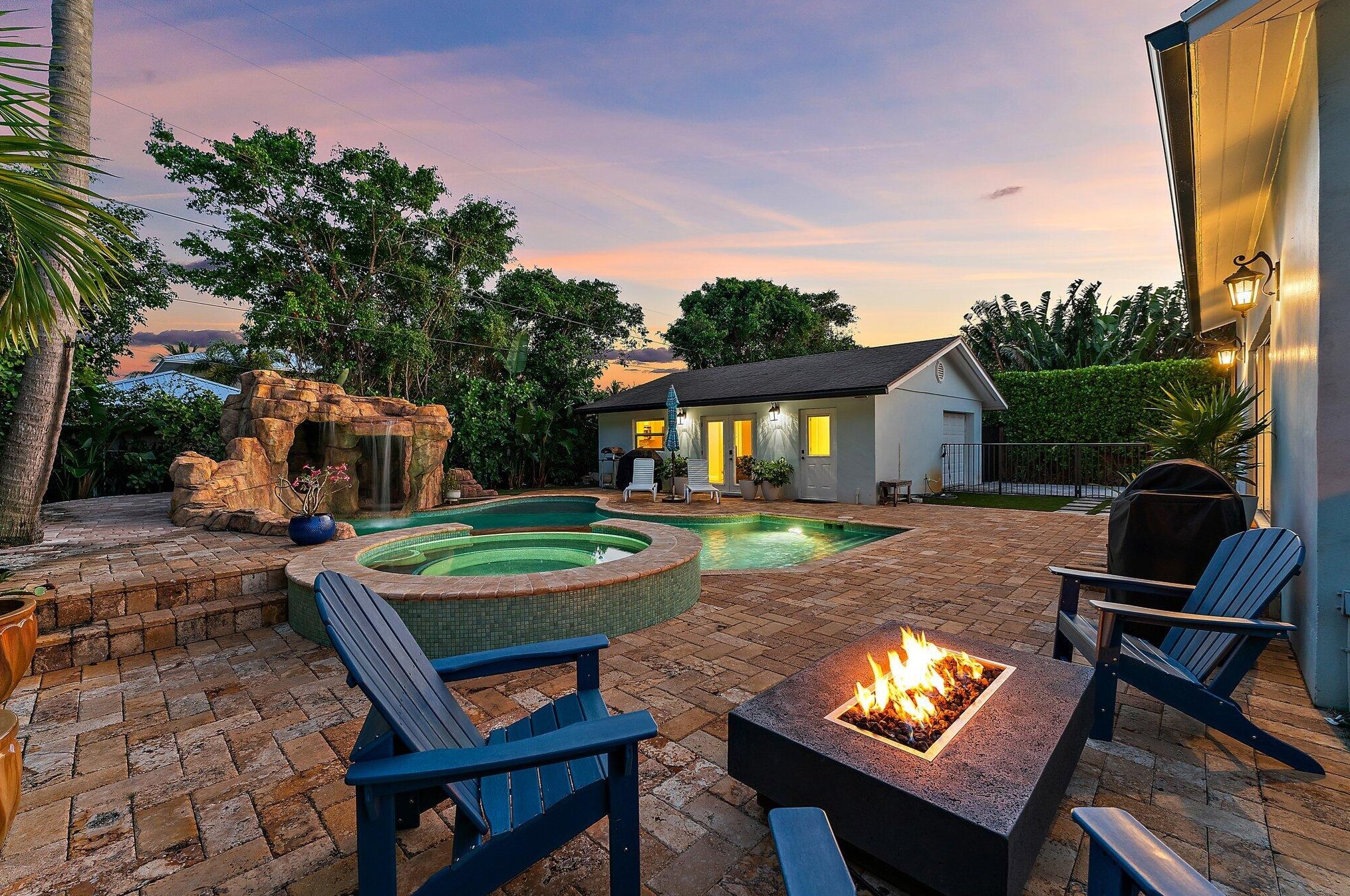 310 Edgewood Dr N, West Palm Beach, FL 33405