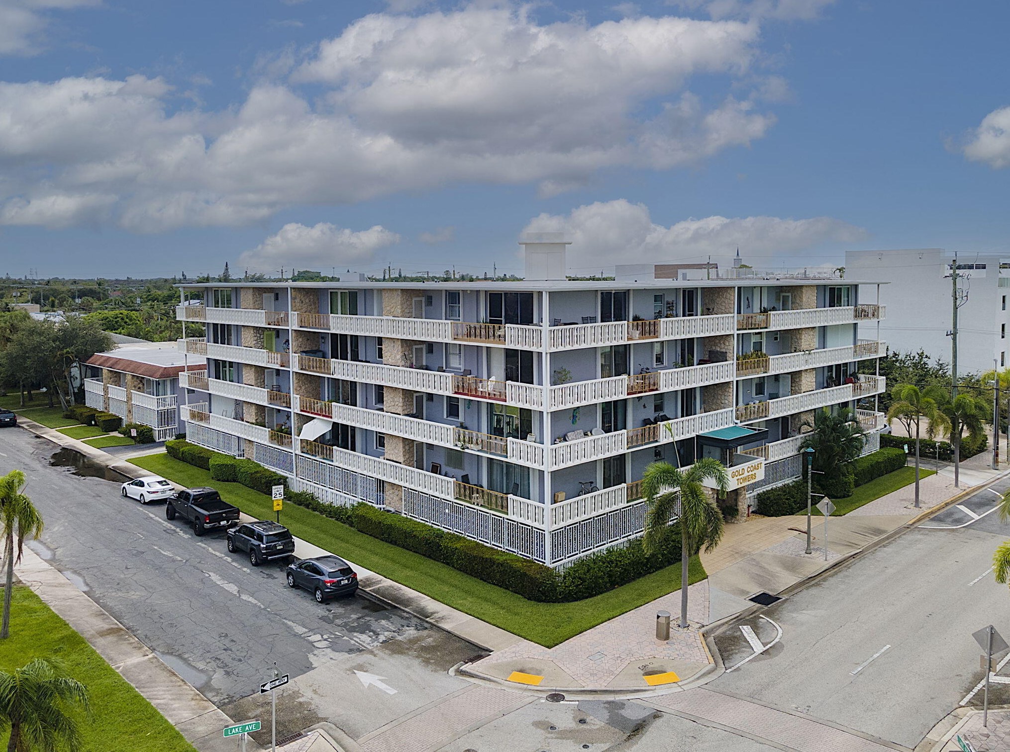 1 Lakeside Dr, Lake Worth, FL 33460-3928
