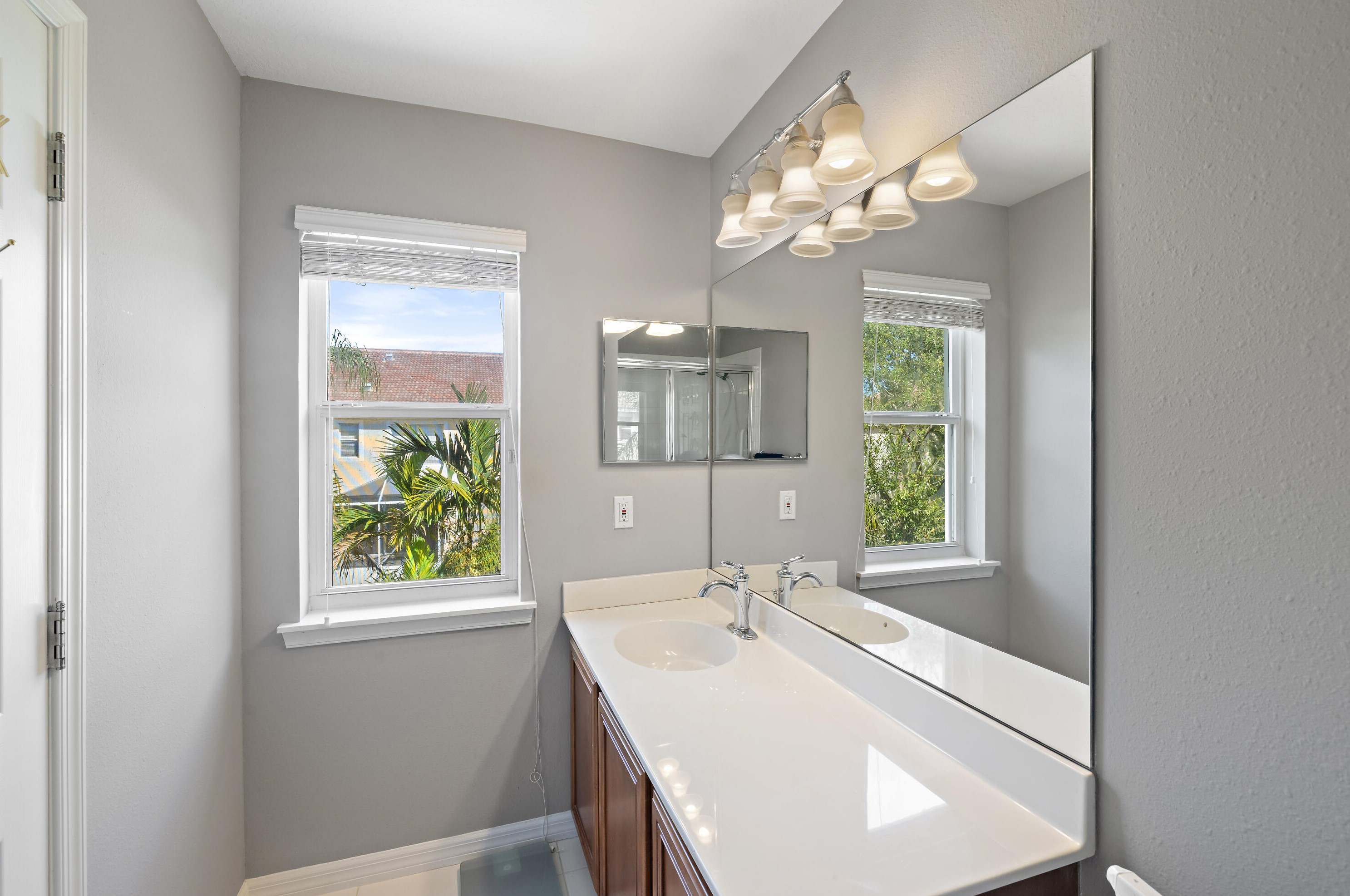 9651 Lago Dr, Boynton Beach FL 33472-2753 exterior