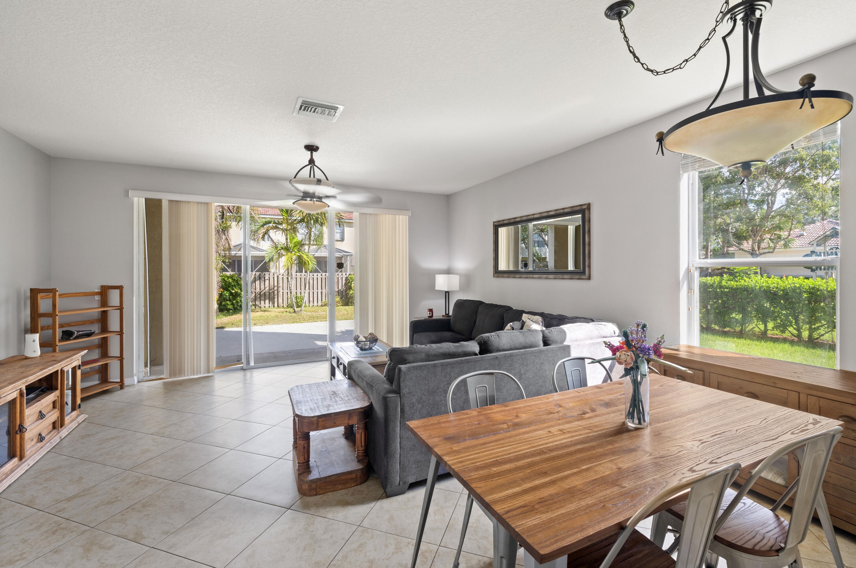 9651 Lago Dr, Boynton Beach FL 33472-2753 exterior