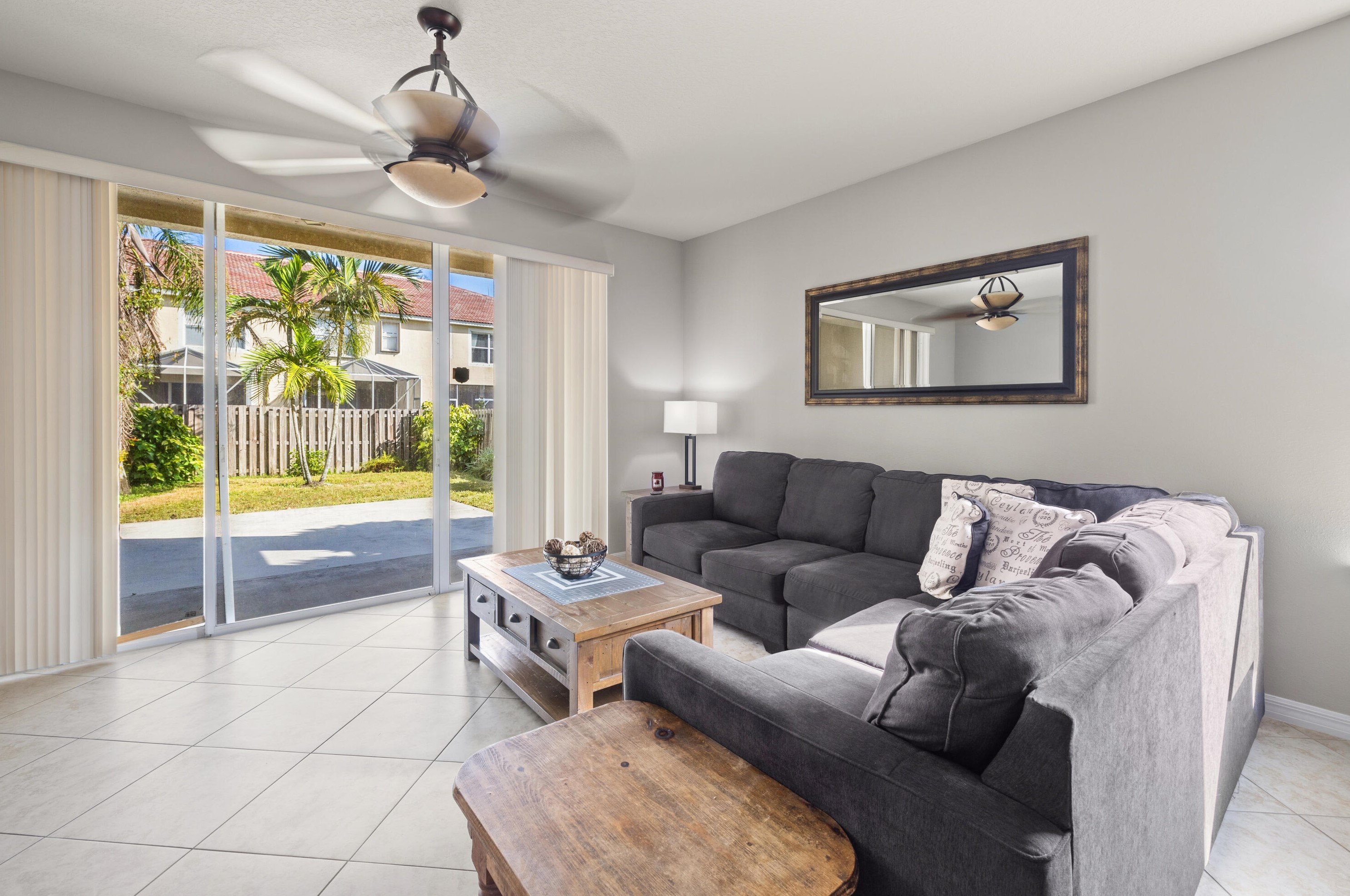 9651 Lago Dr, Boynton Beach FL  33472-2777 exterior