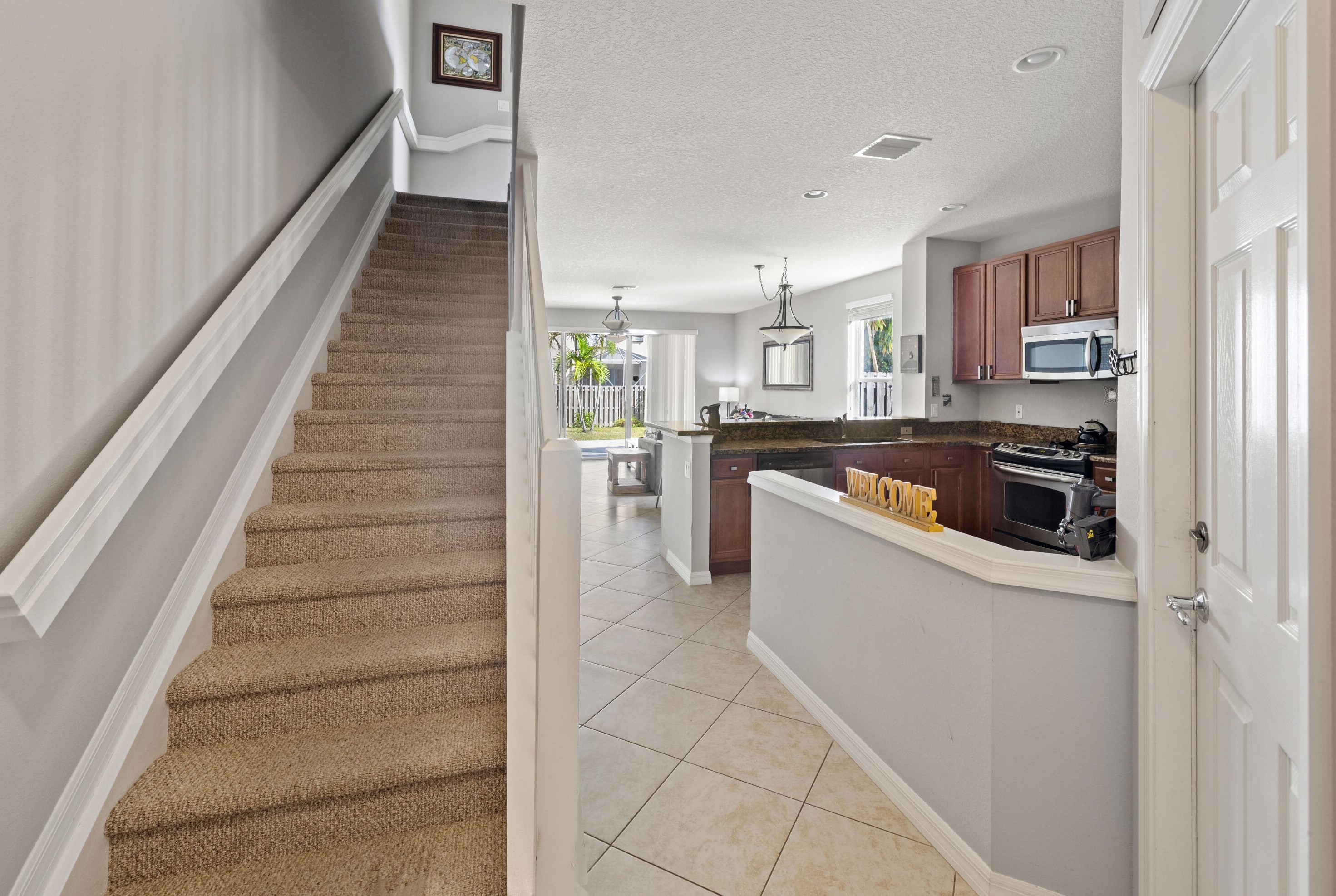 9651 Lago Dr, Boynton Beach FL 33472-2753 exterior