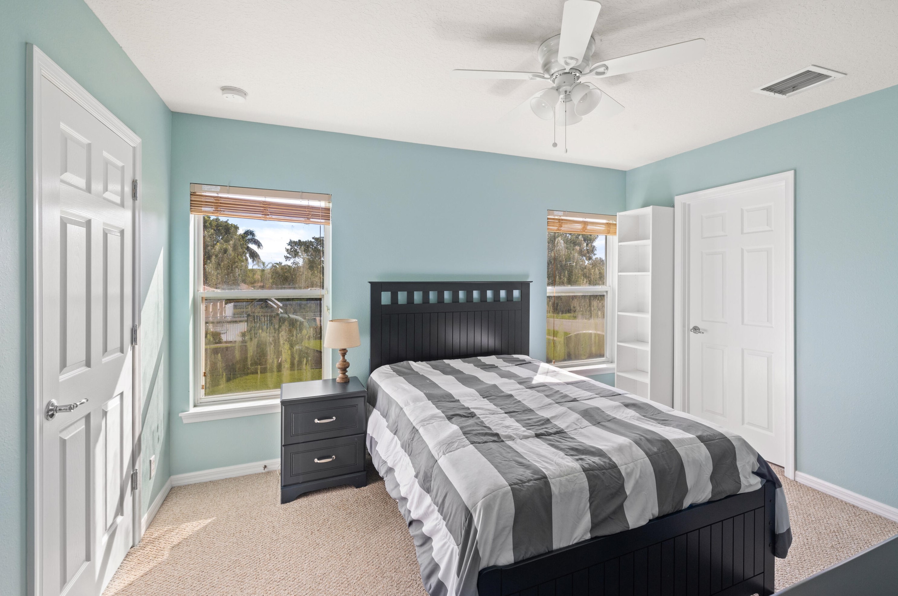 9651 Lago Dr, Boynton Beach FL 33472-2753 exterior