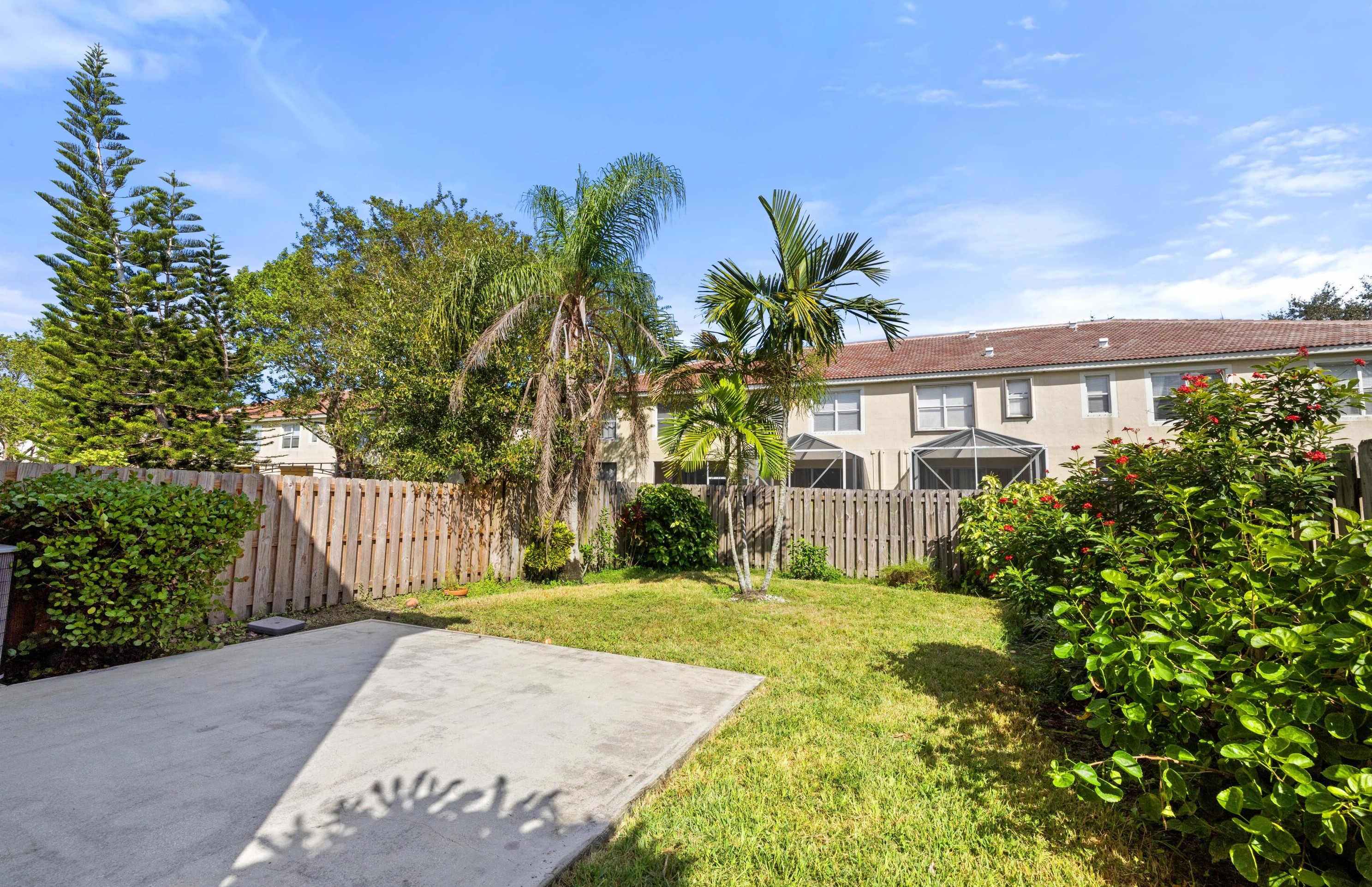 9651 Lago Dr, Boynton Beach FL 33472-2753 exterior