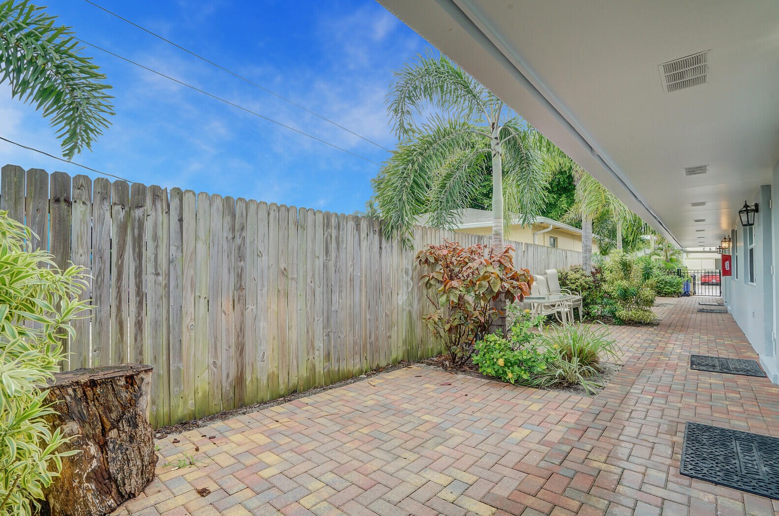 914 Federal Hwy, Lake Worth FL 33460-2667 exterior