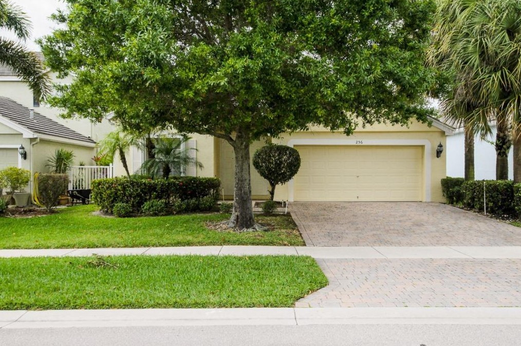 256 Kensington Way, West Palm Beach, FL 33414