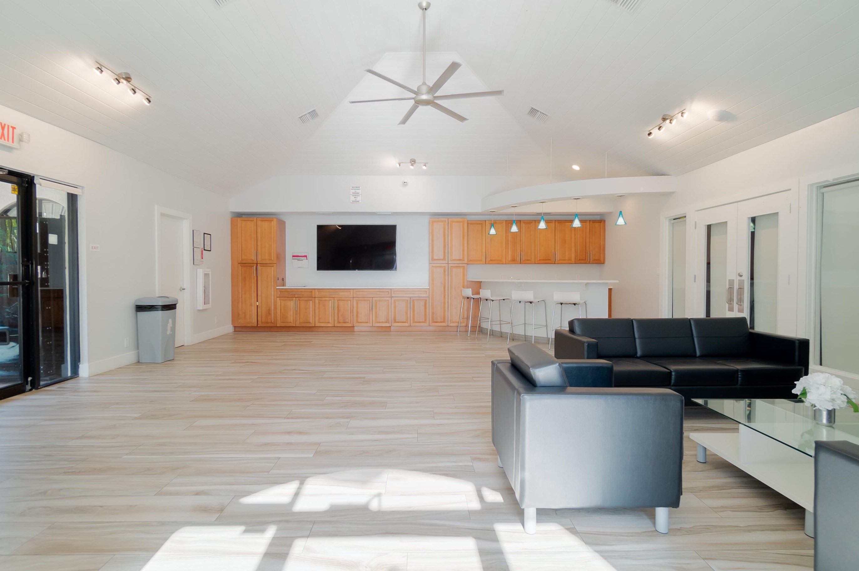 752 Executive Center Dr, West Palm Beach, FL 33401-8659