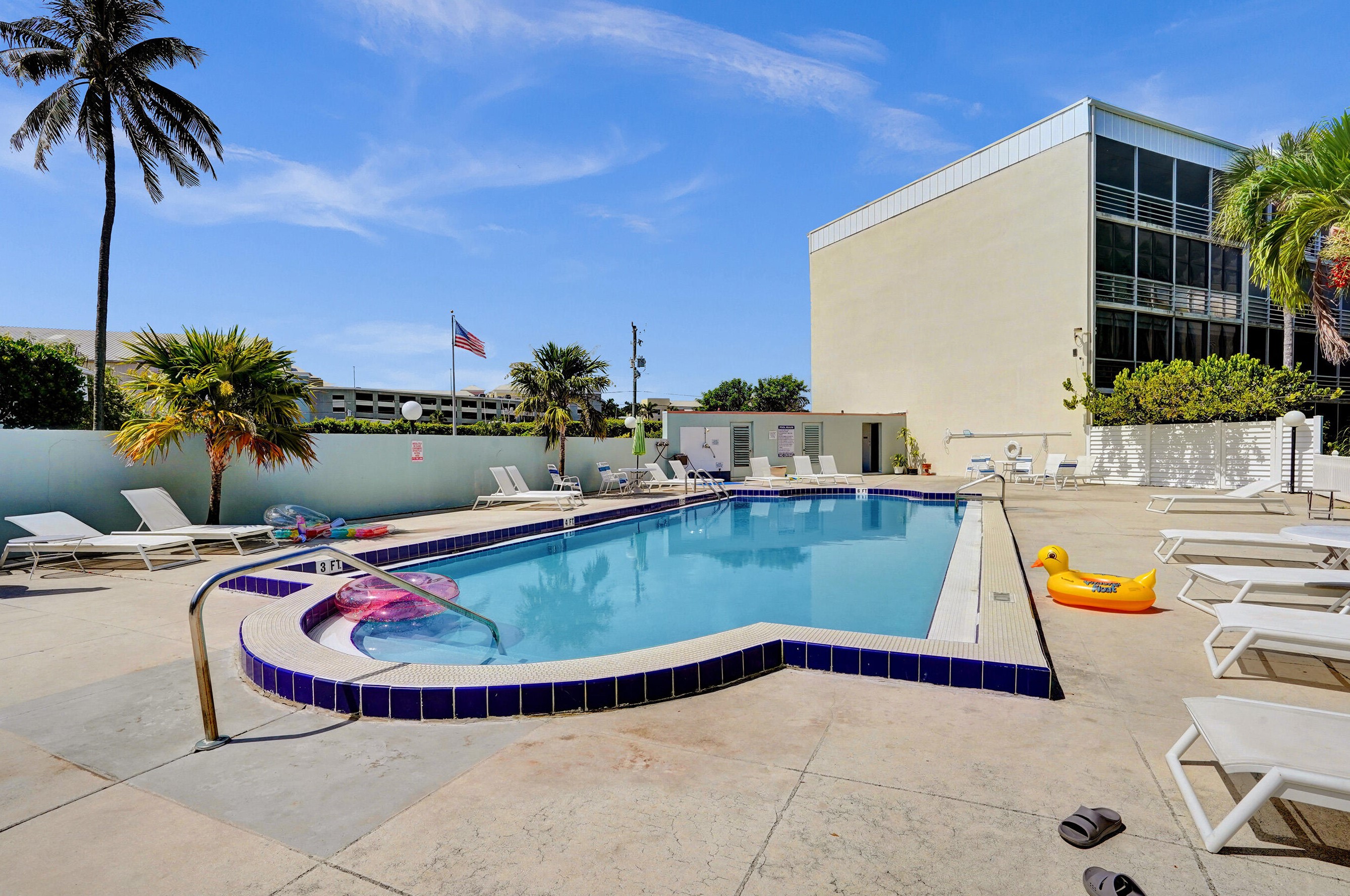 890 Federal Hwy, Lake Worth FL 33462-1870 exterior