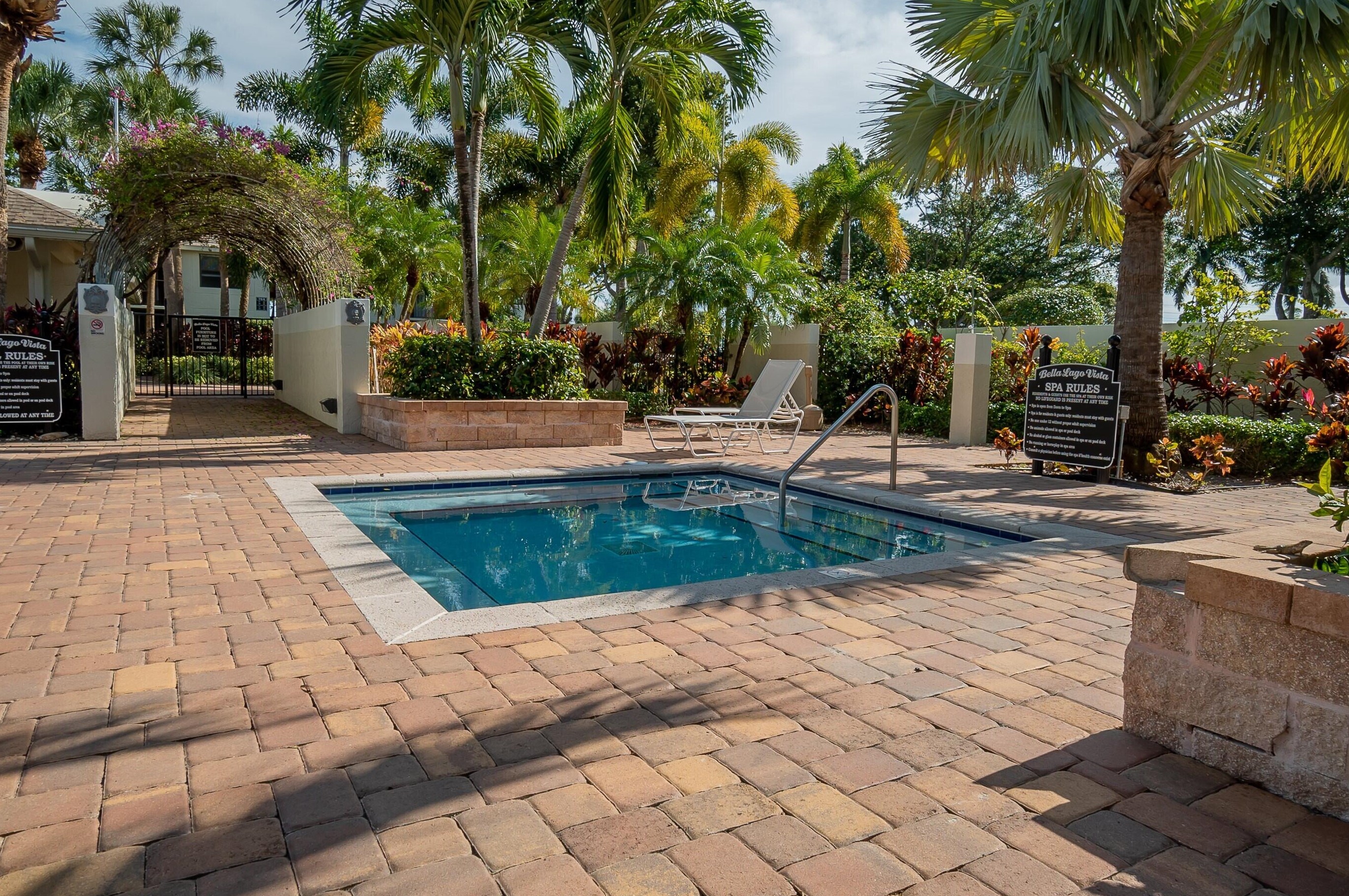 714 Executive Center Dr, West Palm Beach FL  33401-8696 exterior